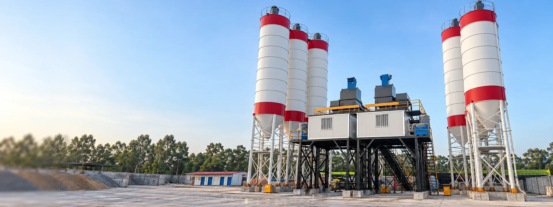 On-site photos of twin-line concrete batching plant powder silo, conveying and production systems