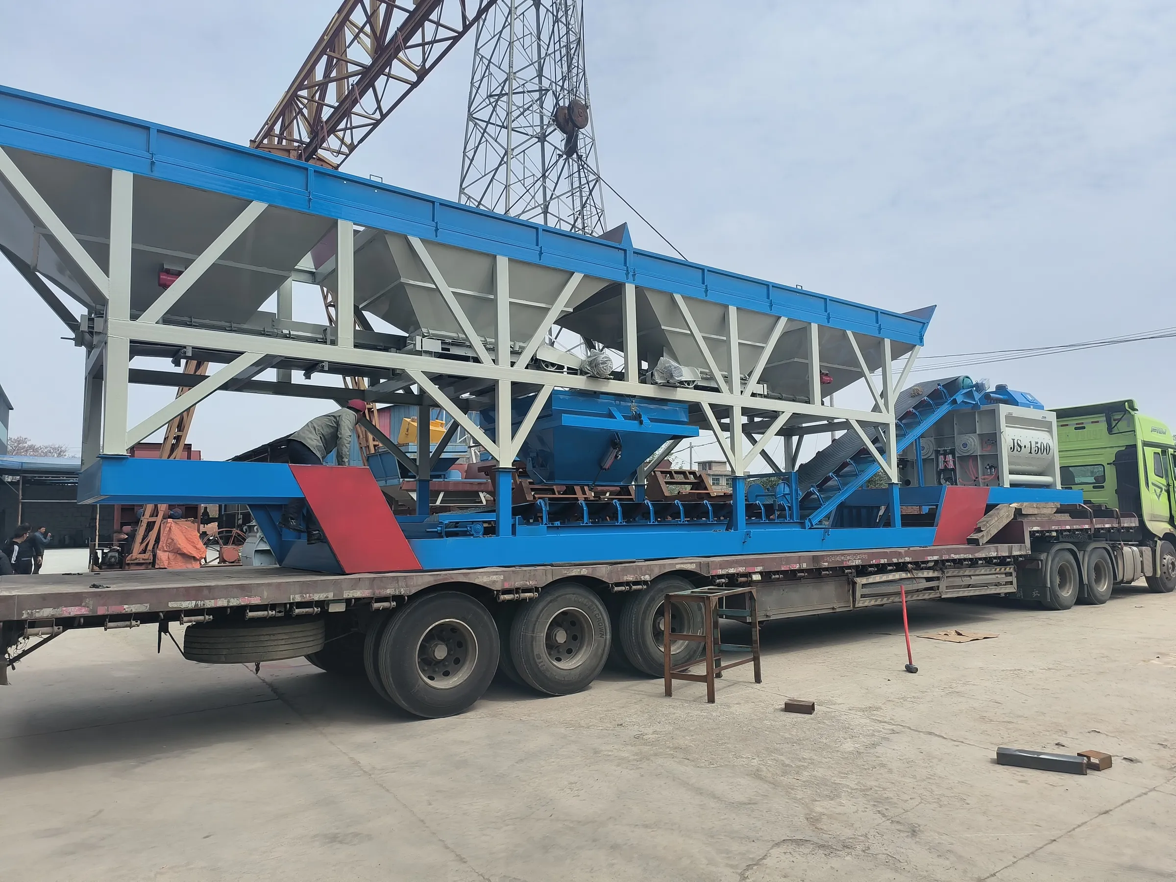 Actual photos of concrete mixing equipment steel structure modules loading and transportation