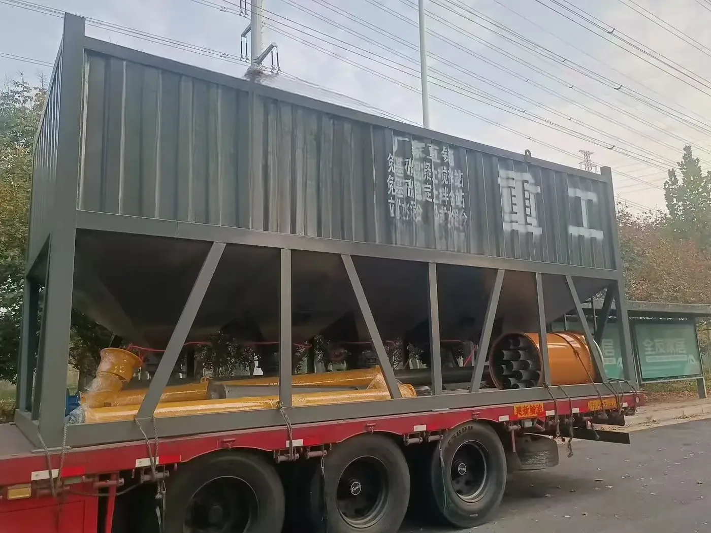 Horizontal cement and powder silo, used to display equipment and structures related to how to convert volume and tonnage of cement silo