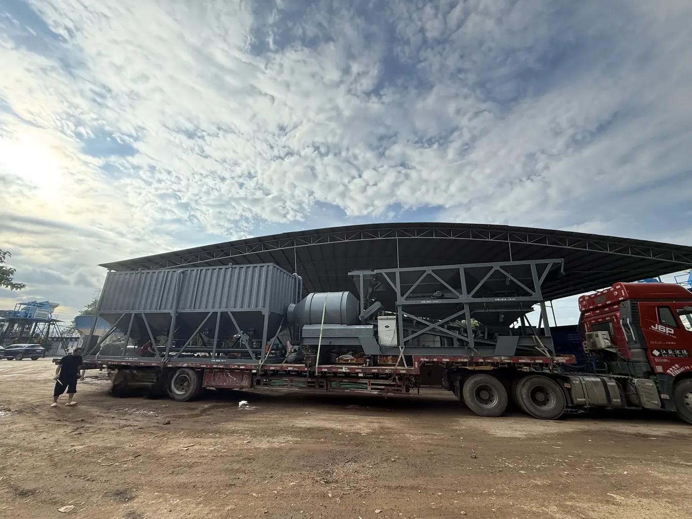 Mobile drum concrete batching plant, used to display equipment and structures related to mobile drum concrete batching plant