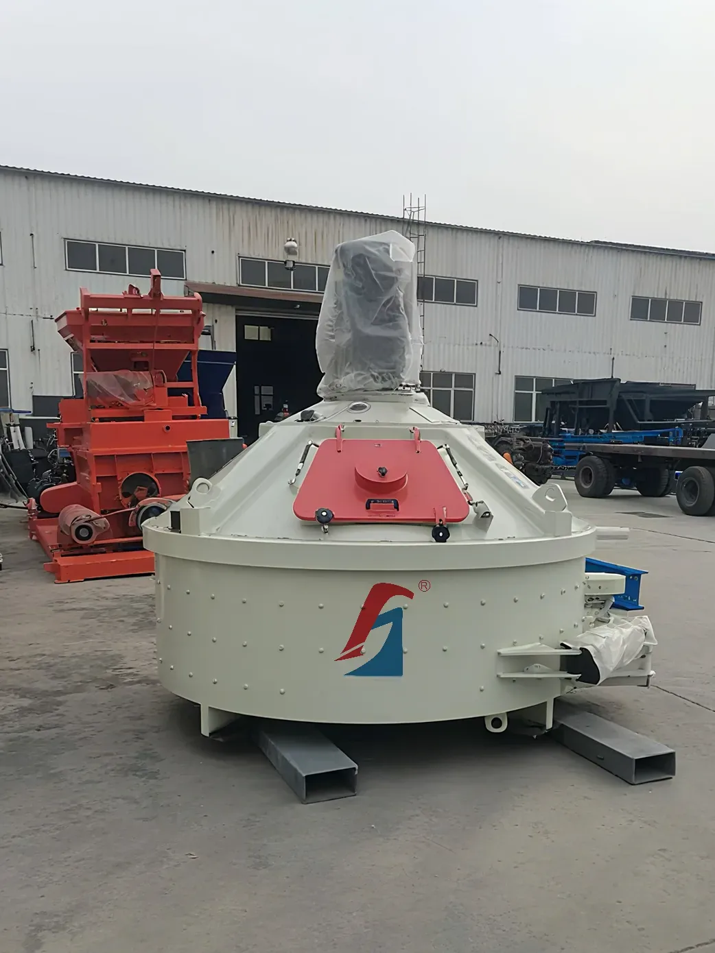 planetary main mixer, used to display the relevant equipment and structures of vertical-shaft planetary concrete mixer