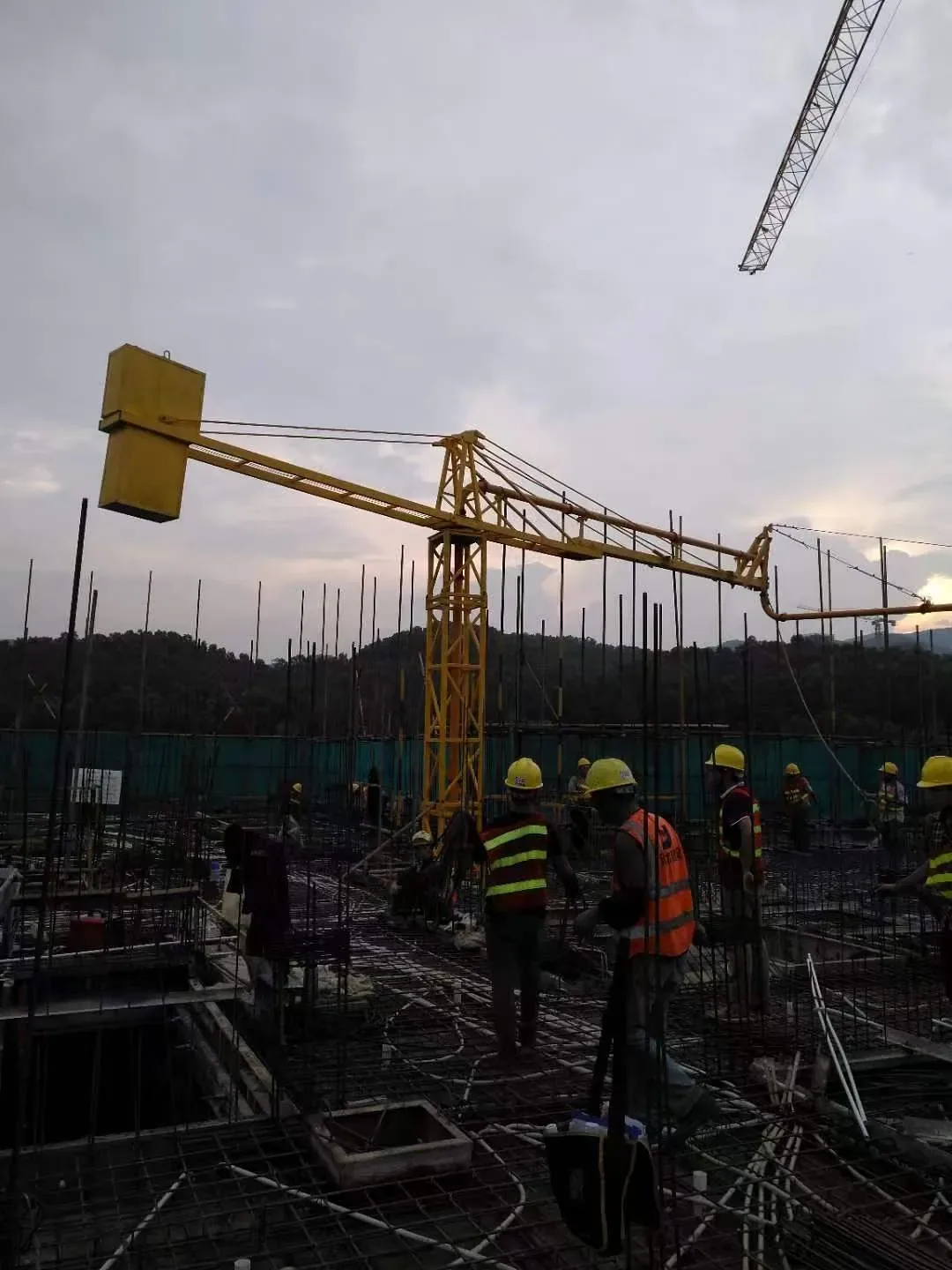Concrete cloth equipment, used to display equipment and structures related to small concrete and construction equipment