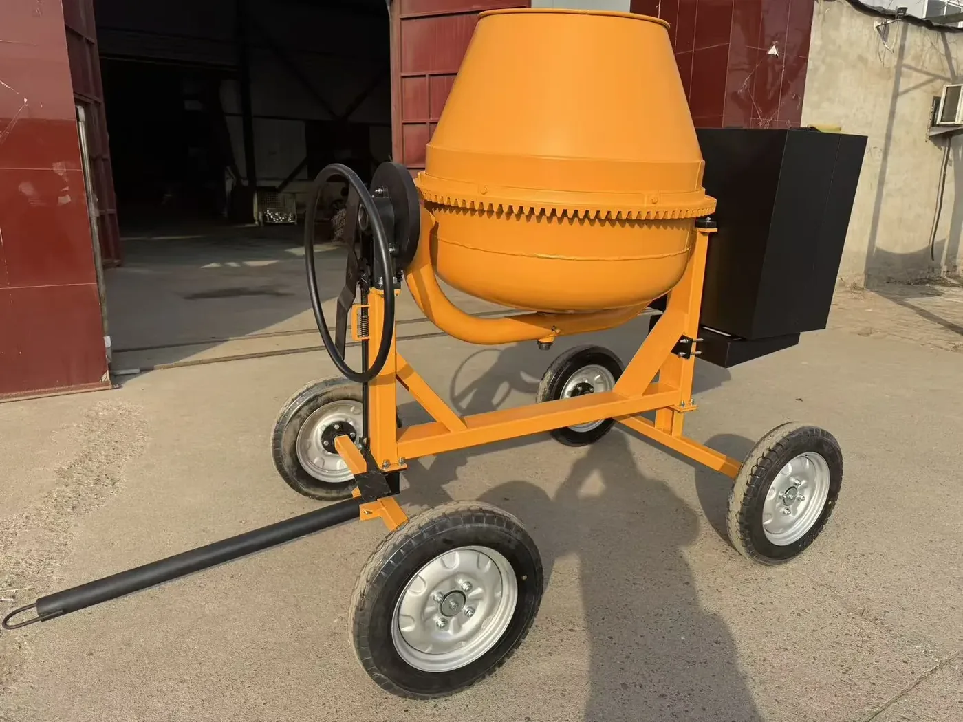 Diesel-powered concrete mixer, used to demonstrate the related equipment and structures for small concrete and construction equipment