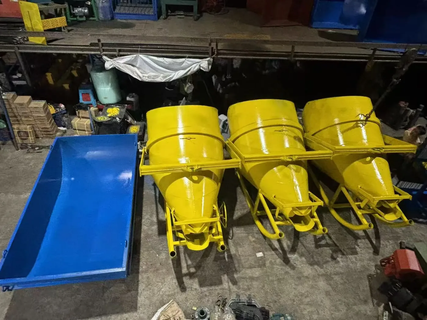 Non-standard construction machinery customization, used to display equipment and structures related to small concrete and construction equipment.