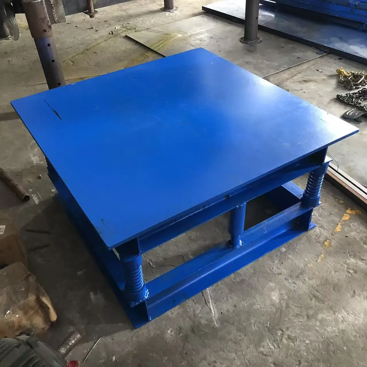 Concrete vibration table, used to display equipment and structures related to the concrete vibration table
