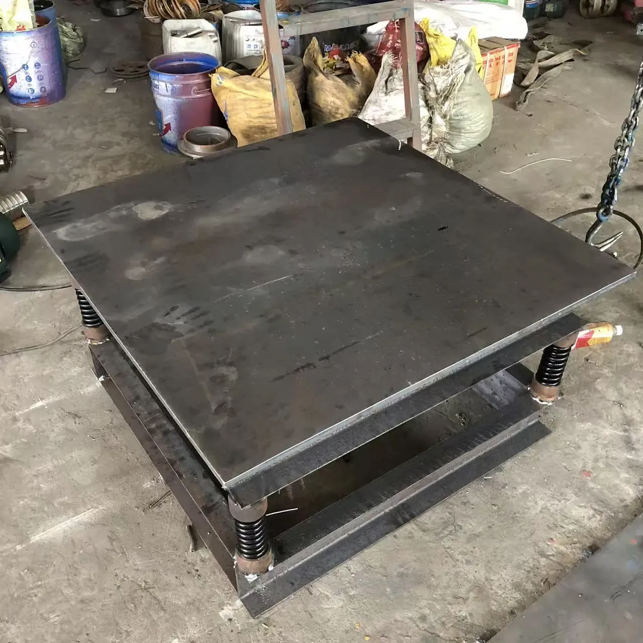 Concrete vibration table, used to display equipment and structures related to the concrete vibration table