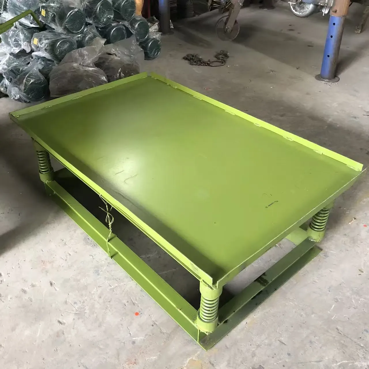 Concrete vibration table, used to display equipment and structures related to the concrete vibration table