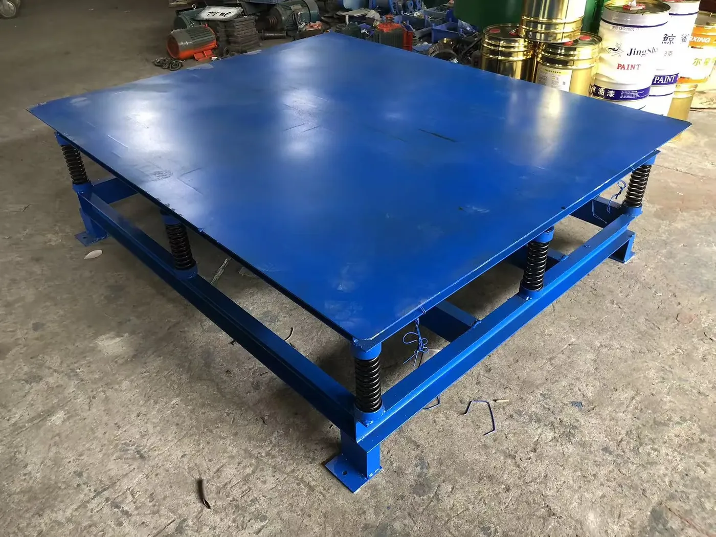 Concrete vibration table, used to display equipment and structures related to the concrete vibration table