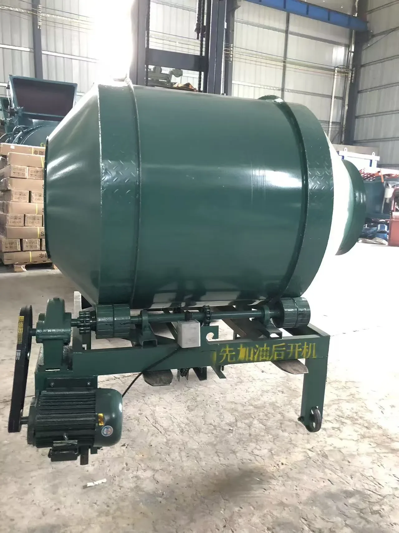 Rubber-wheel mobile concrete mixer, used to display rubber-wheel mobile concrete mixer related equipment and structures