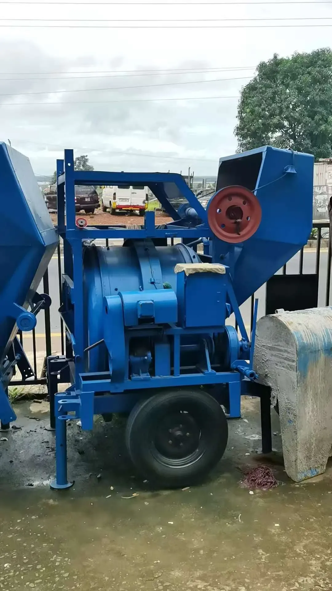 Electric stair-climbing transporter, used to show related equipment and structure of the electric stair-climbing transporter