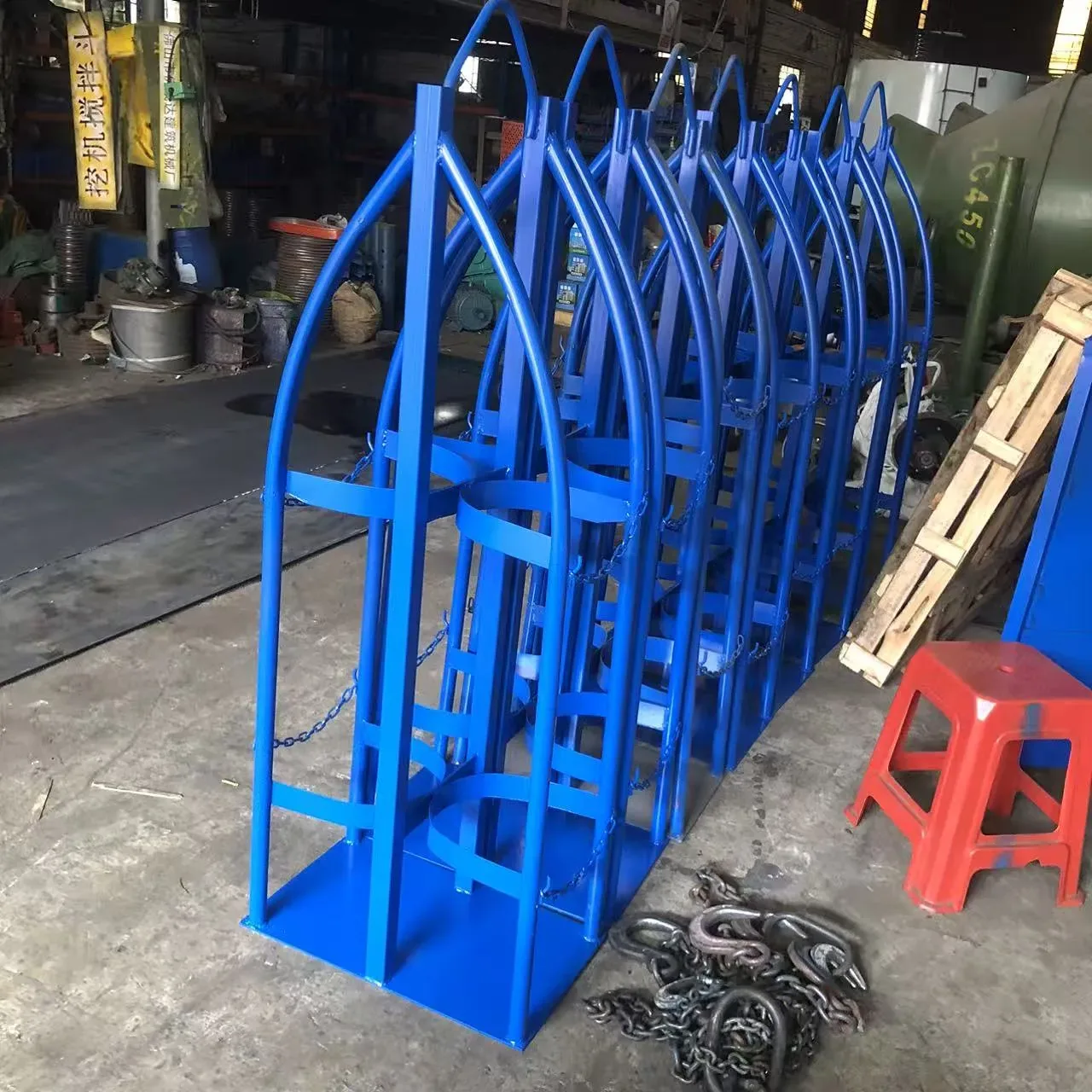 Cylinder transport cage, used to display equipment and structure related to cylinder transport cages.