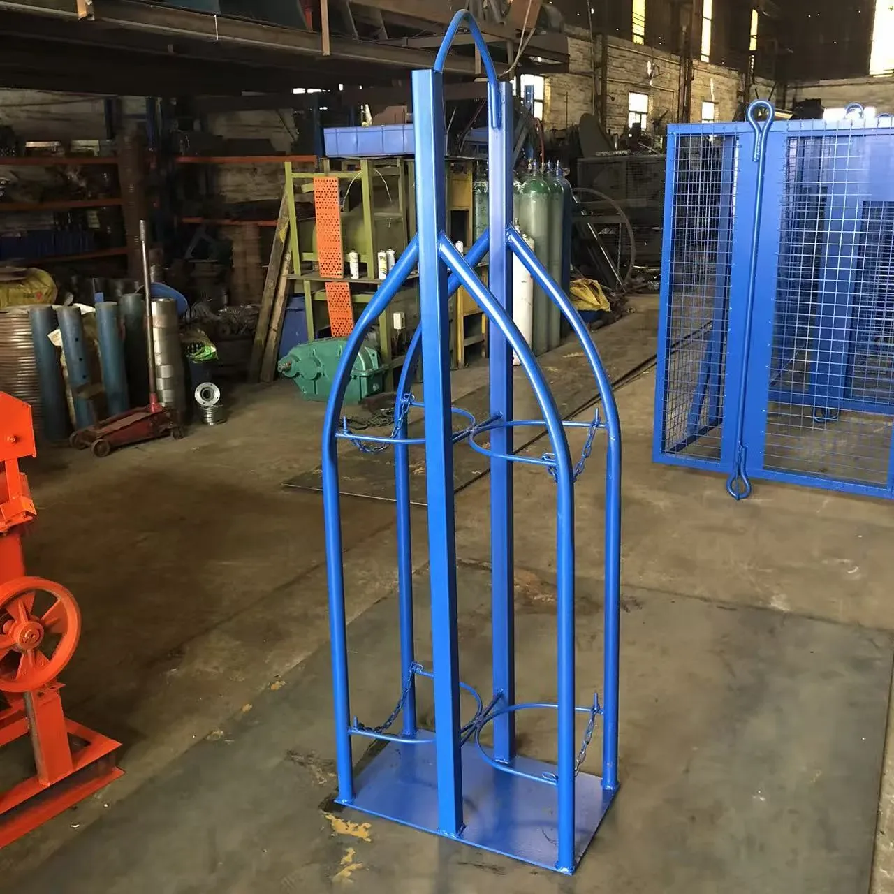 Cylinder transport cage, used to display equipment and structure related to cylinder transport cages.