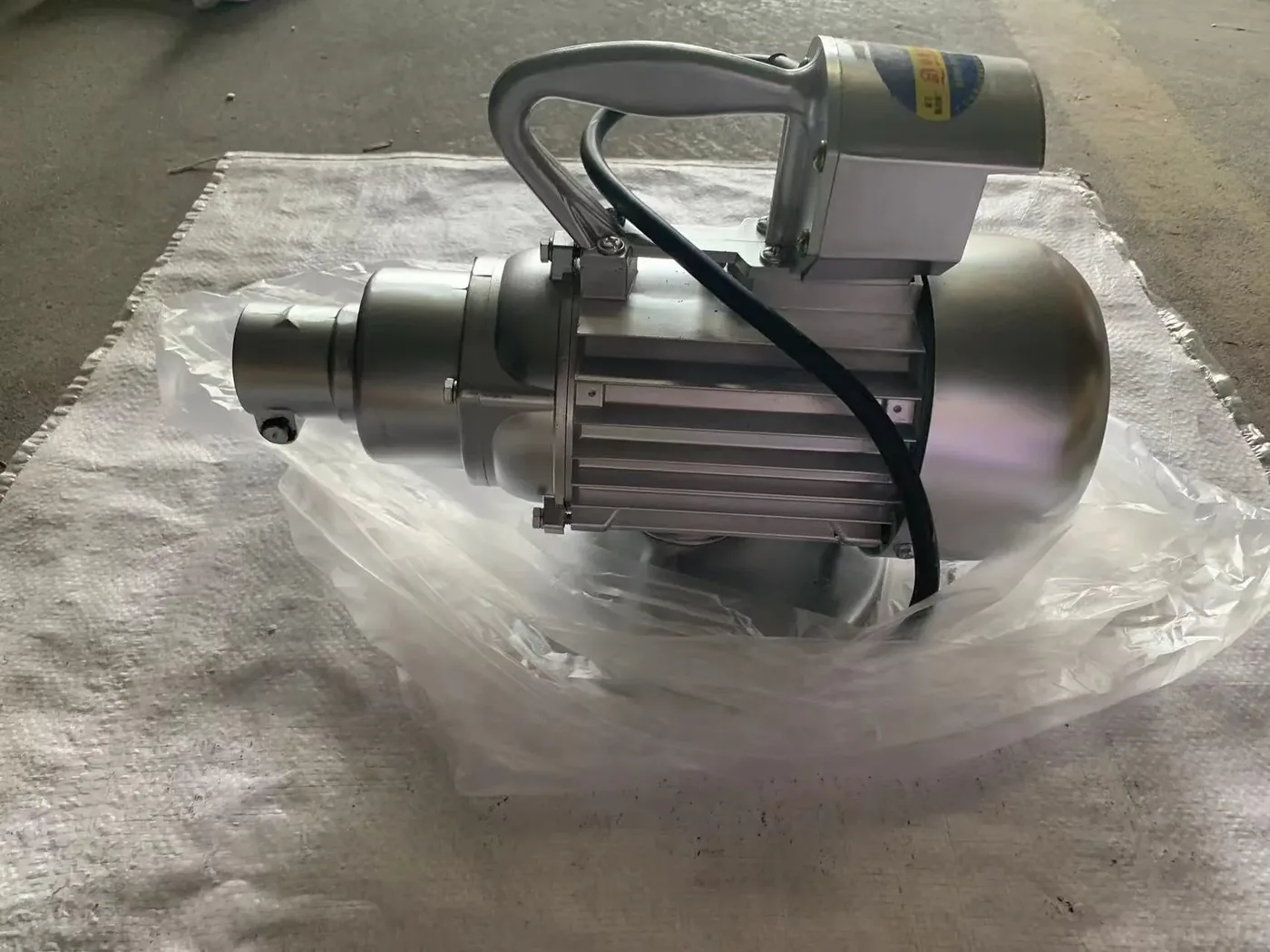 Concrete vibration equipment, used to display equipment and structures related to concrete vibration equipment.