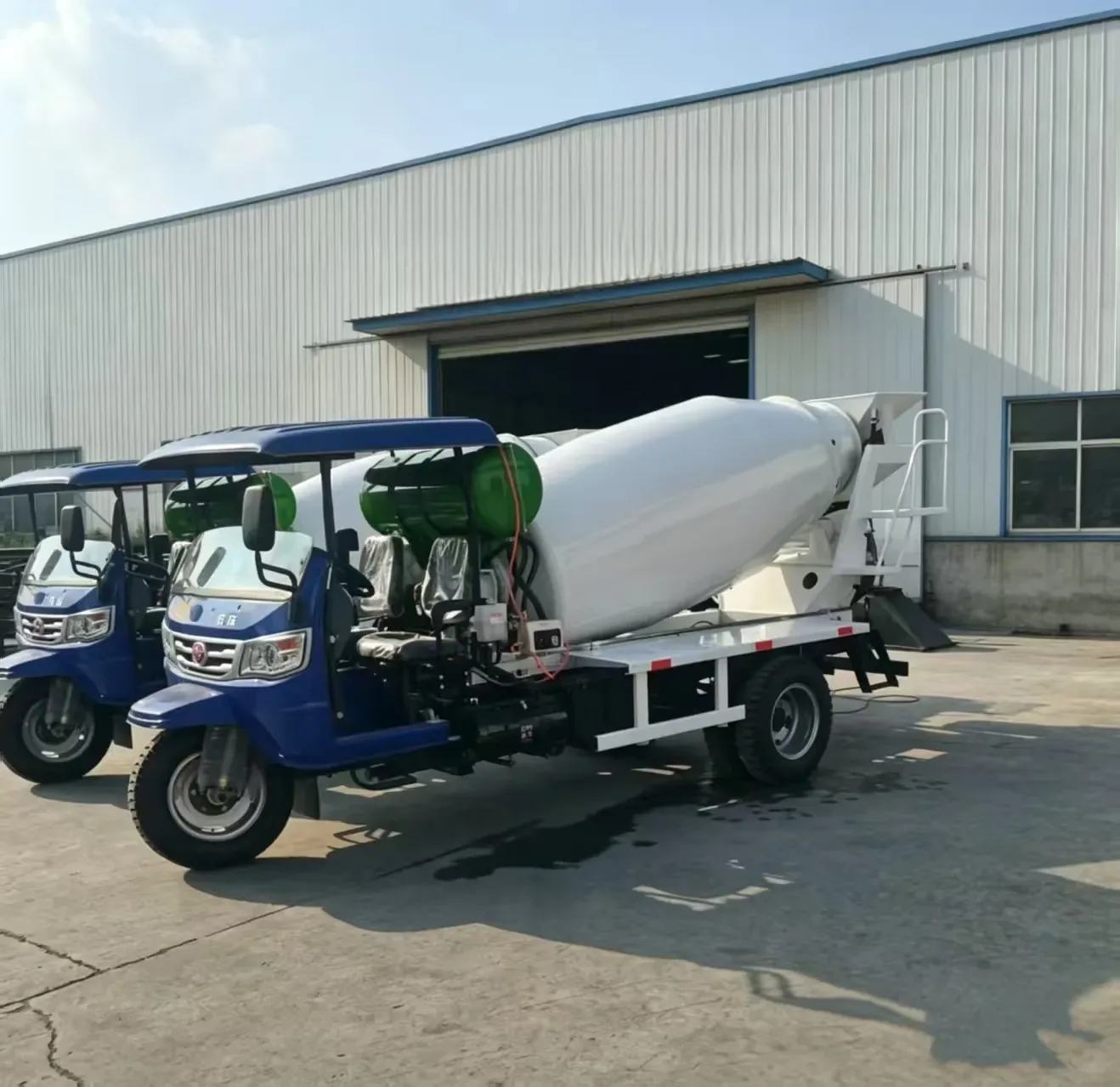 Concrete mixer truck, used to display equipment and structures related to concrete mixer trucks
