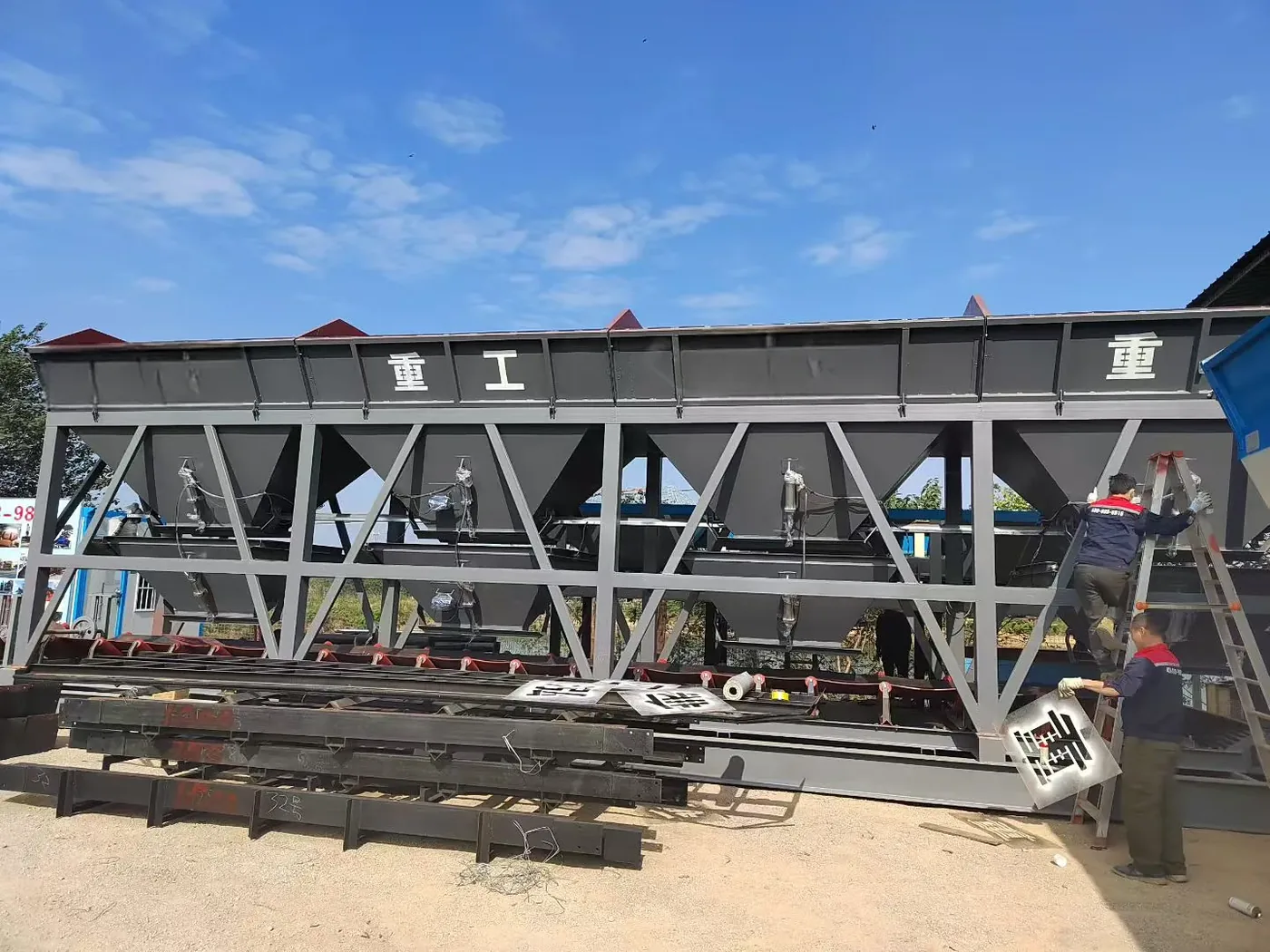 concrete equipment project site, used to demonstrate equipment and structures related to concrete equipment delivery and support