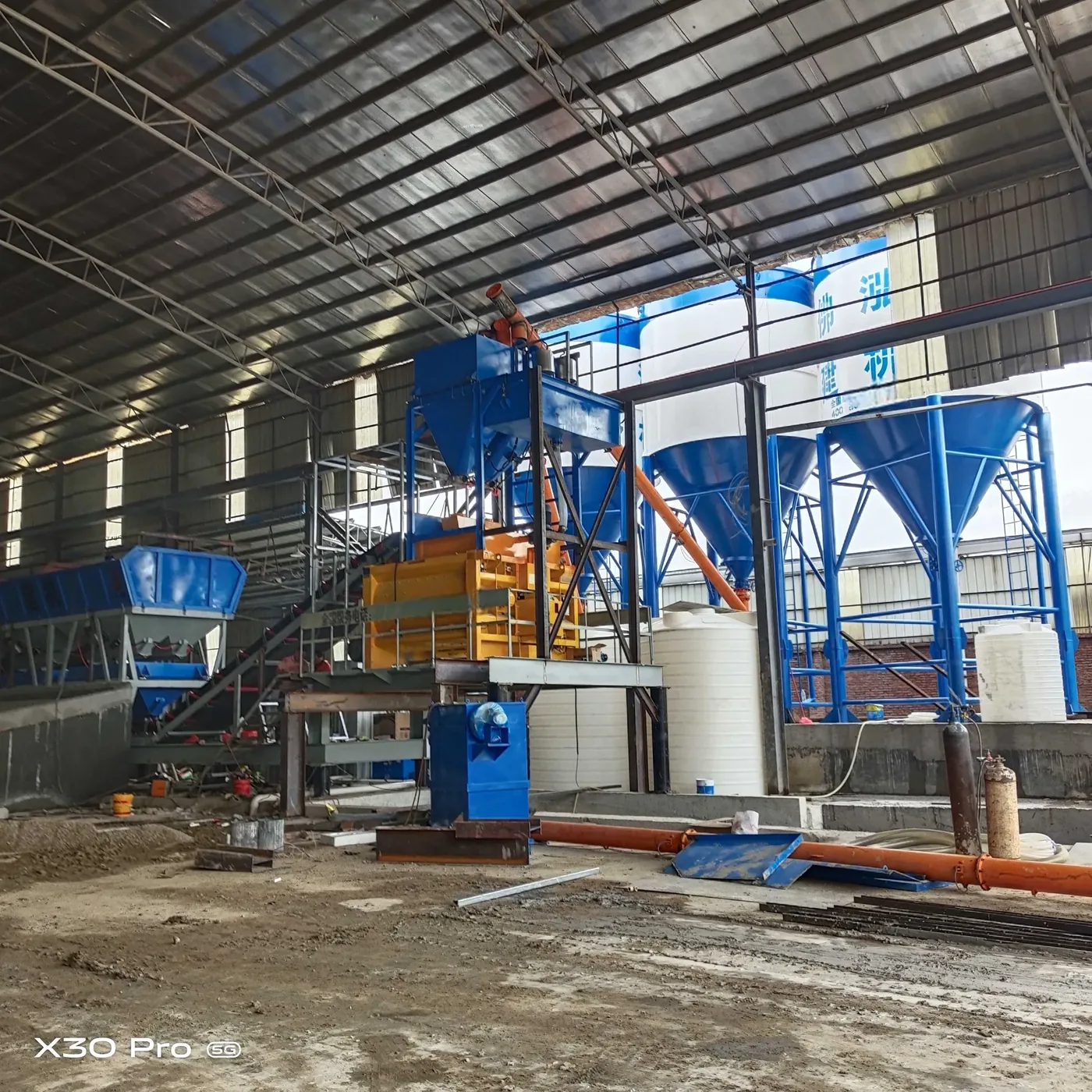 concrete equipment project site, used to display equipment and structures related to the composition of the large concrete batching plant system