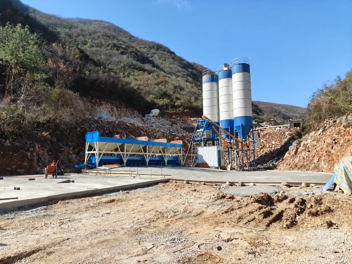 concrete equipment project site, used to display large concrete batching plant related equipment and structures