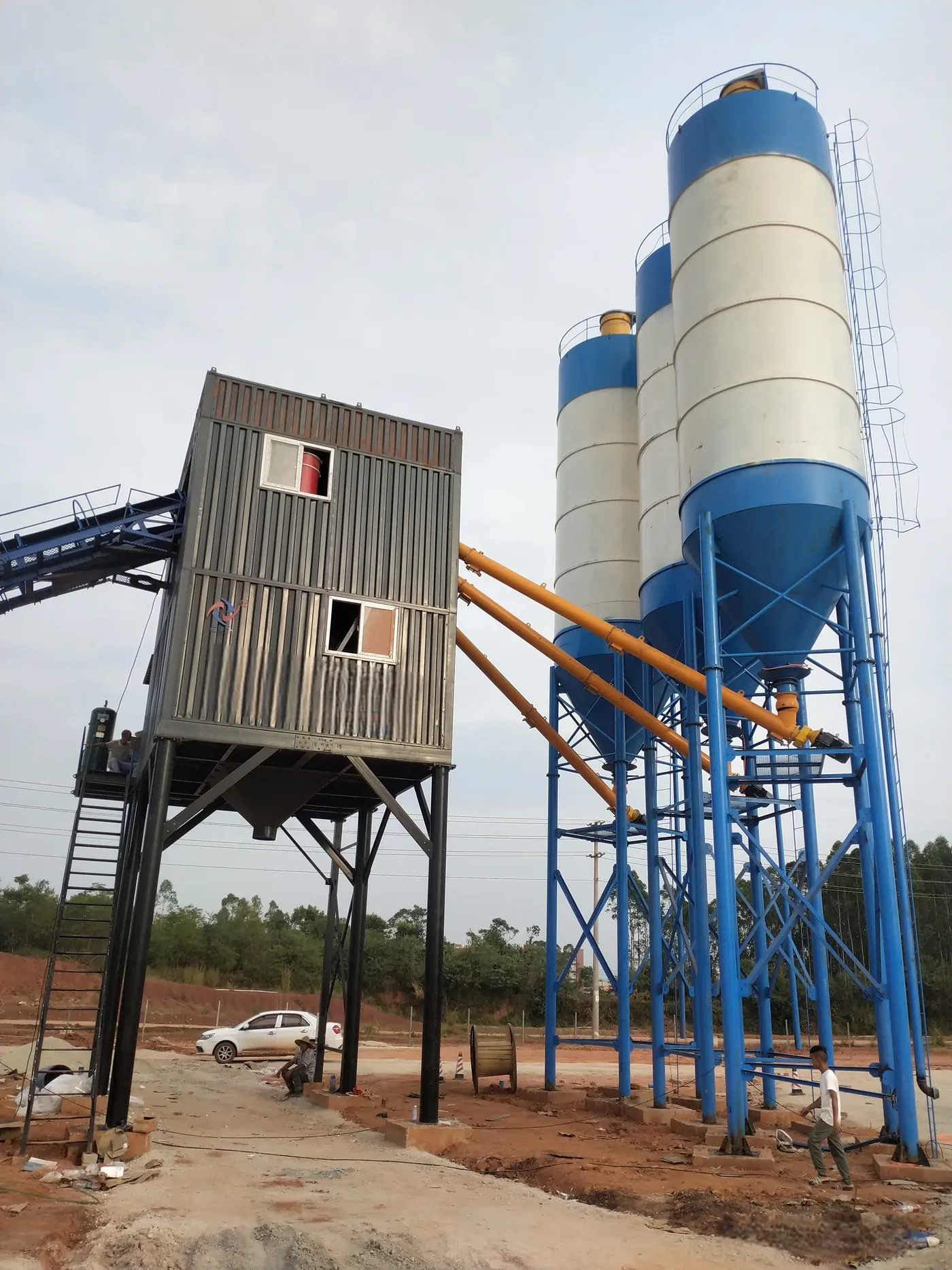 Box-type concrete mixing equipment, used to show how to control dust and noise for concrete batching plant related equipment and structures