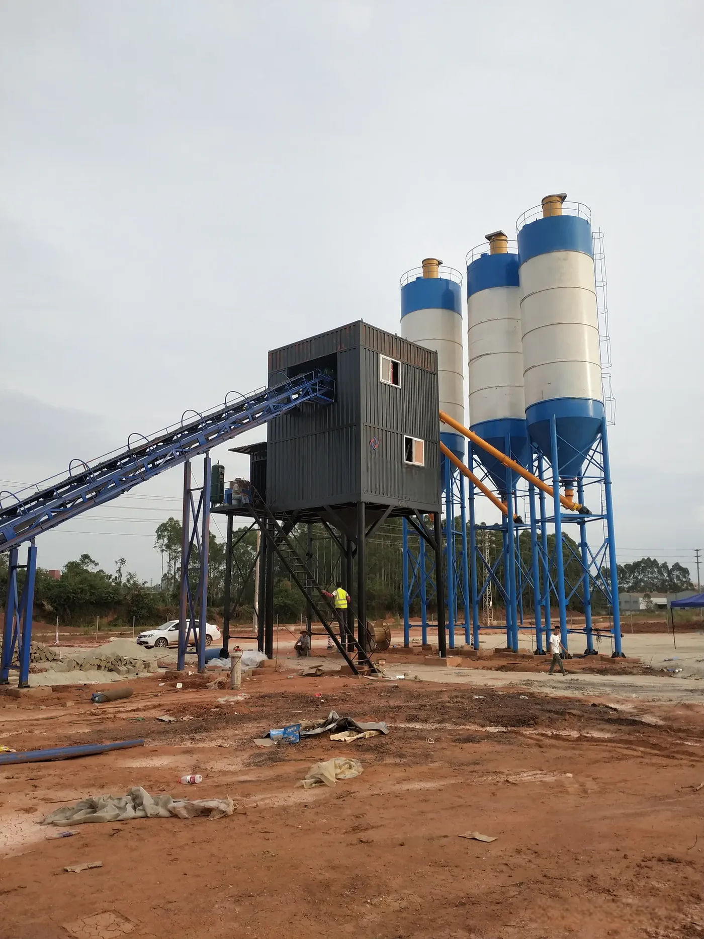 Box-type concrete mixing equipment, used to show how to control dust and noise for concrete batching plant related equipment and structures