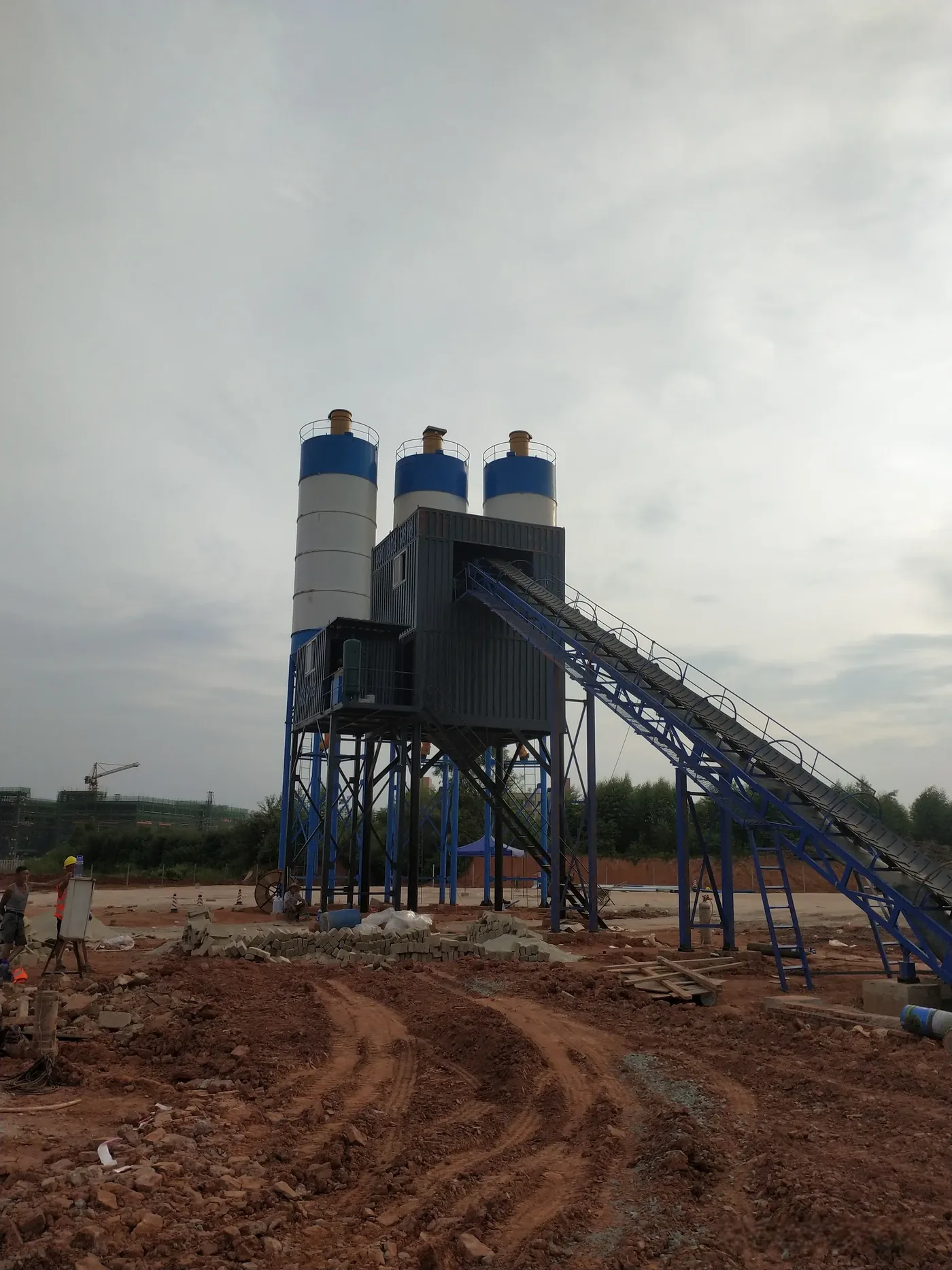Box-type concrete mixing equipment, used to display box-type concrete batching plant related equipment and structures
