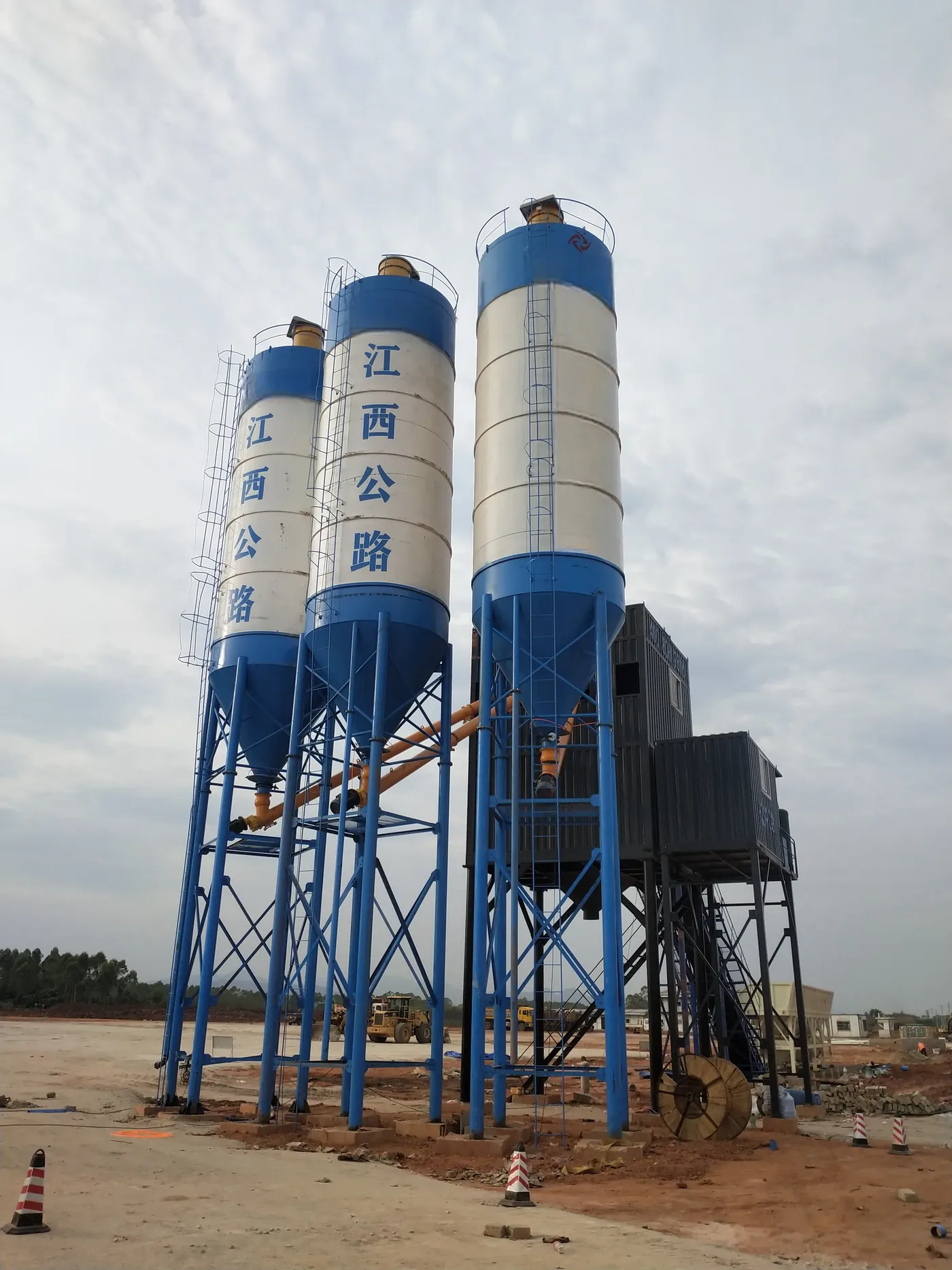 Box-type concrete mixing equipment, used to display box-type concrete batching plant related equipment and structures