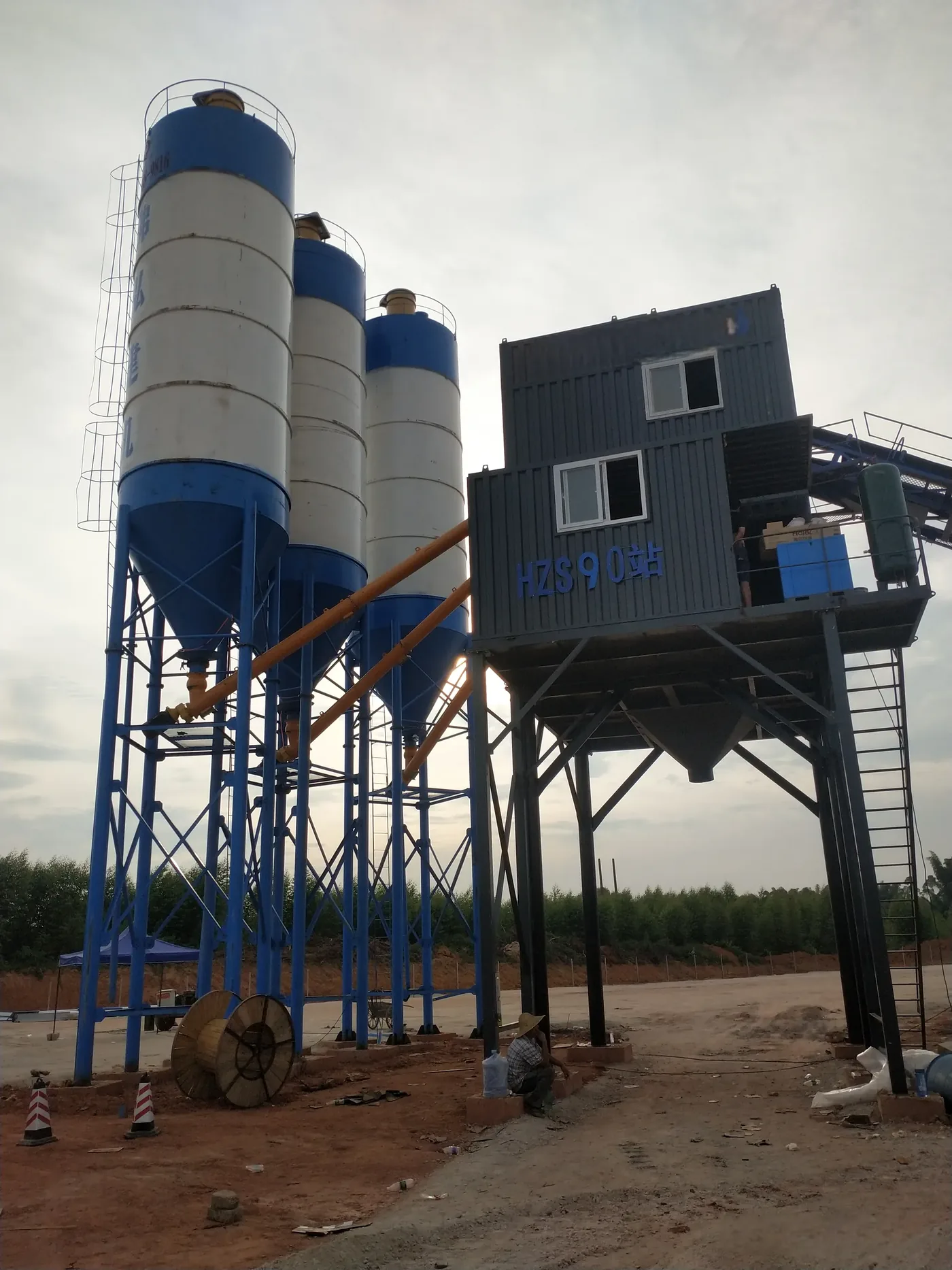 Box-type concrete mixing equipment, used to display box-type concrete batching plant related equipment and structures