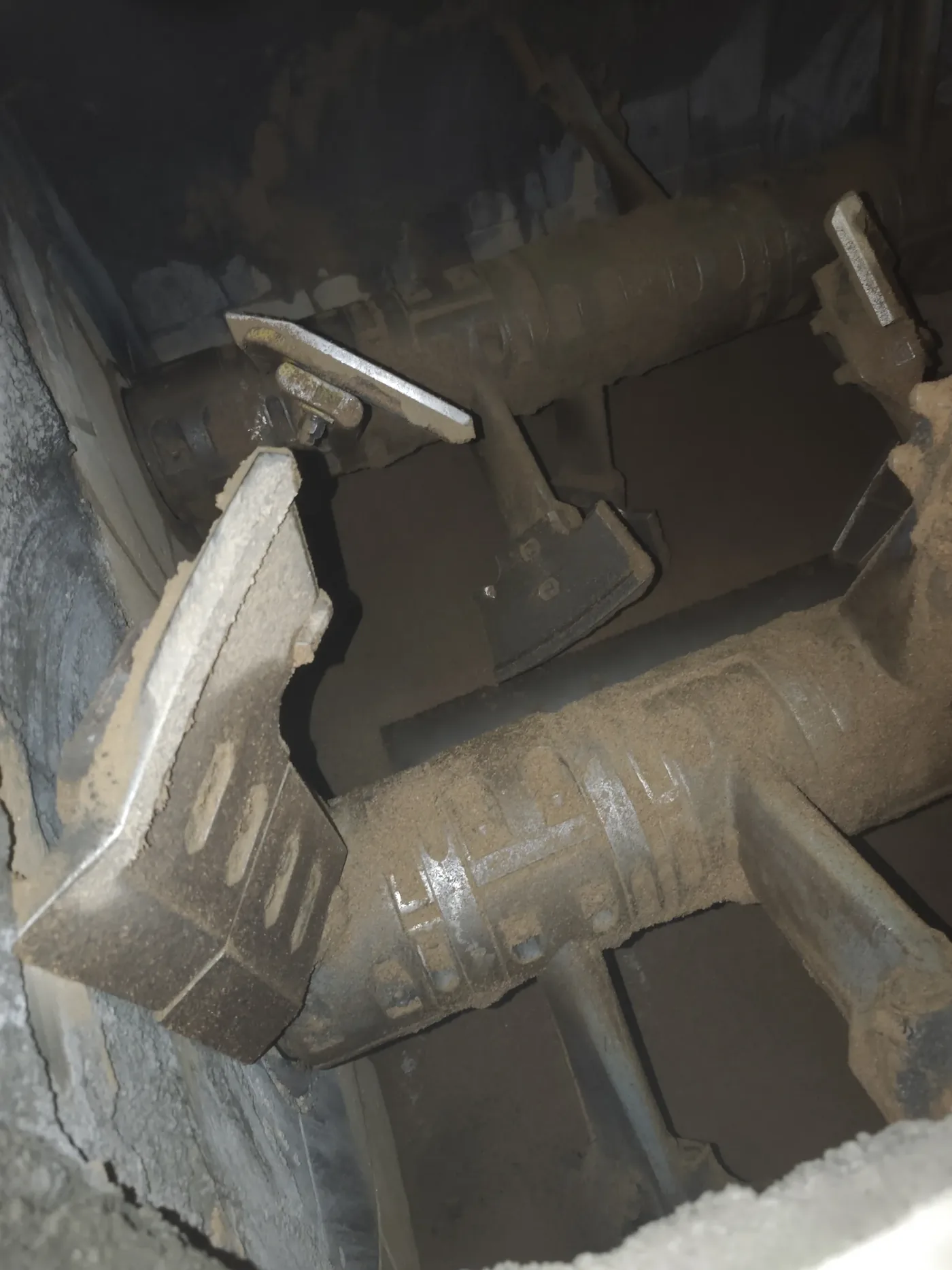 Foundation-free concrete mixing equipment, used to show how much a set of concrete batching plant costs for related equipment and structures.