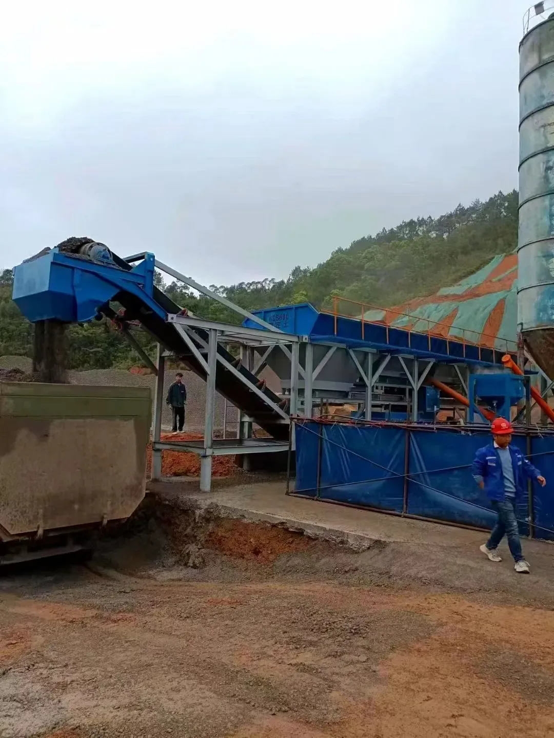 Integrated concrete mixing equipment, used to display equipment and structures related to how large batching plant arranges export transportation