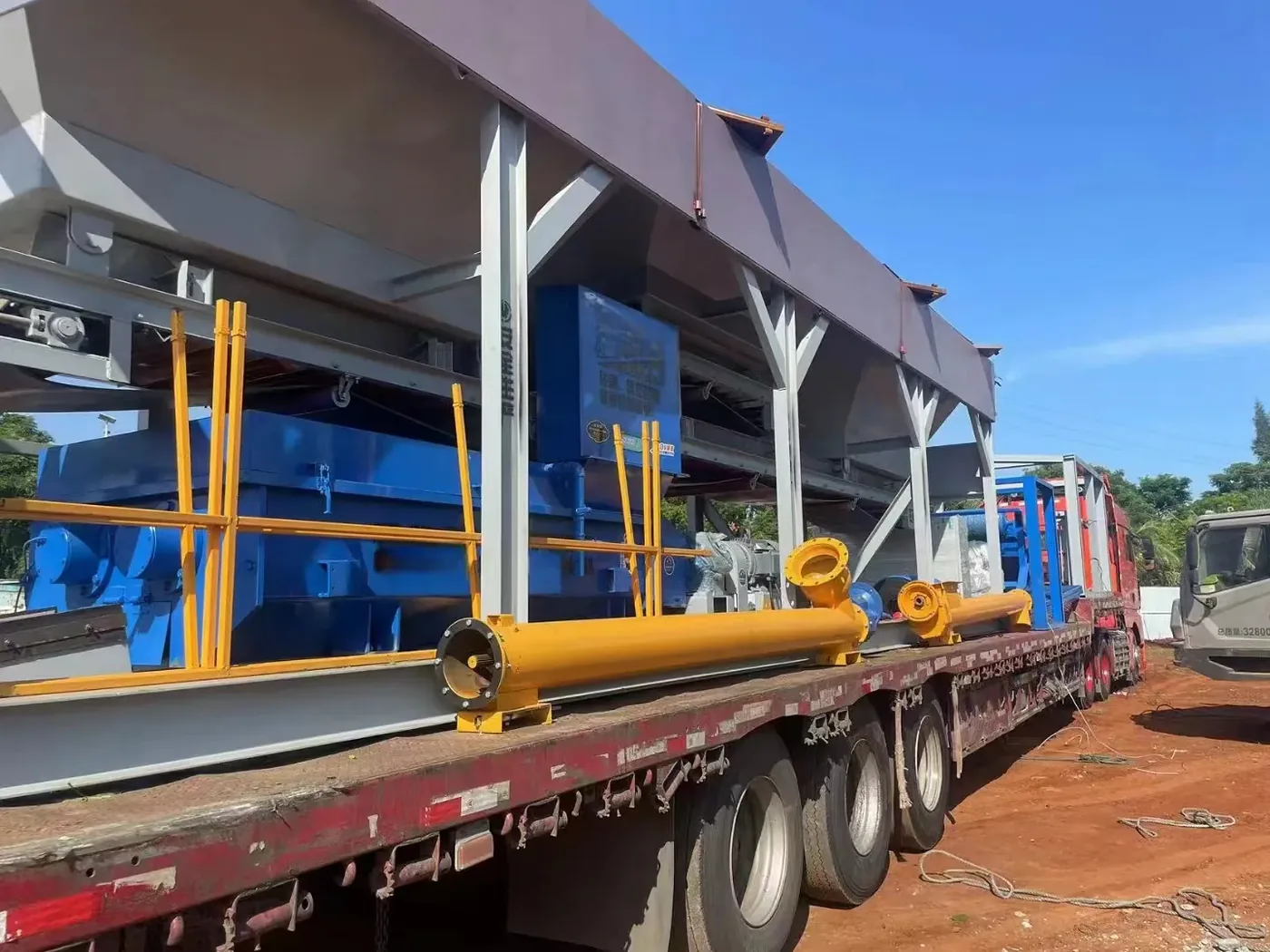 Integrated concrete mixing equipment, showing the construction concrete batching plant, what cost-related equipment and structures are there