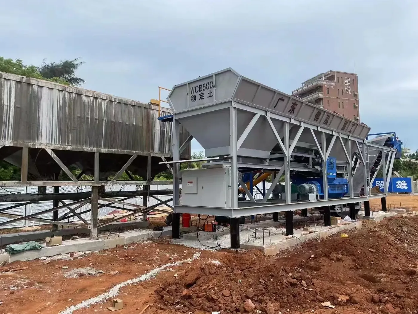 Integrated concrete mixing equipment, used to display equipment and structures related to the delivery and support of concrete equipment