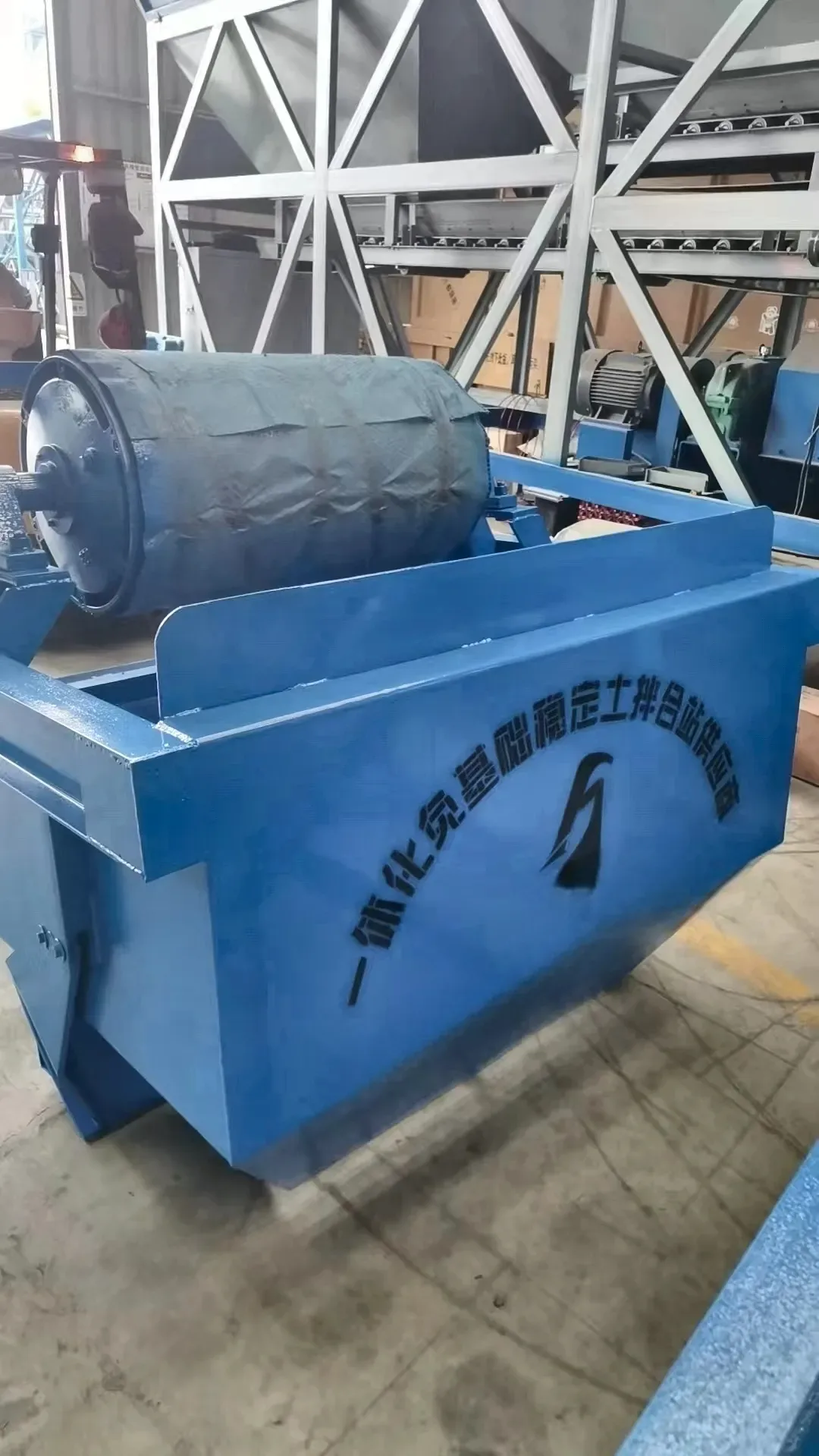 Integrated concrete mixing equipment, used to display equipment and structures related to modular concrete batching plant