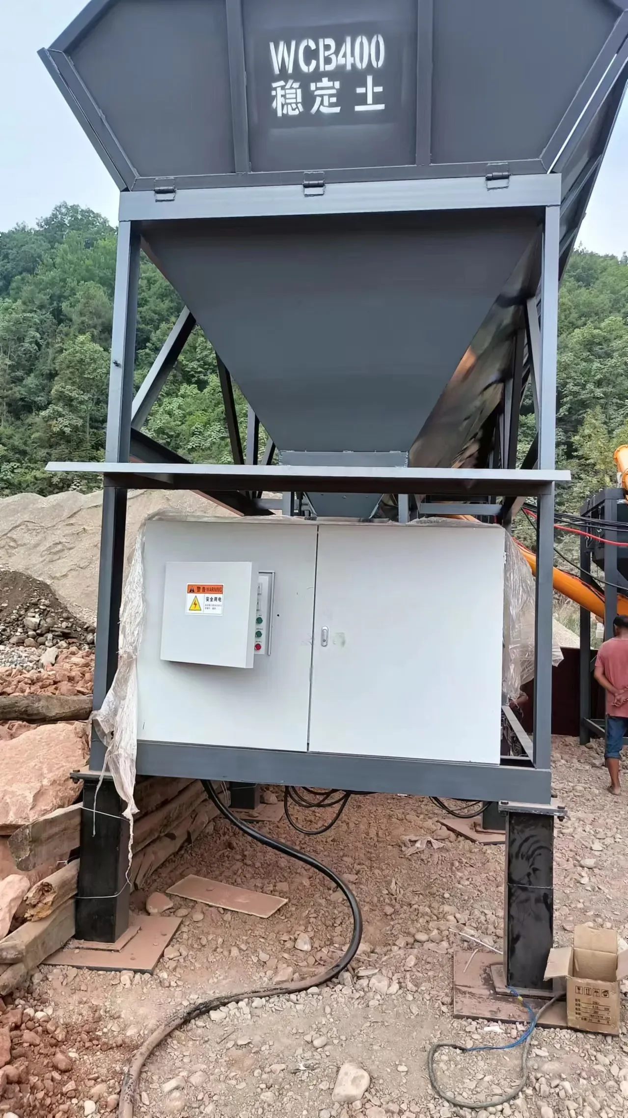 Integrated concrete mixing equipment, used to display the equipment and structures related to common procurement issues of concrete equipment.