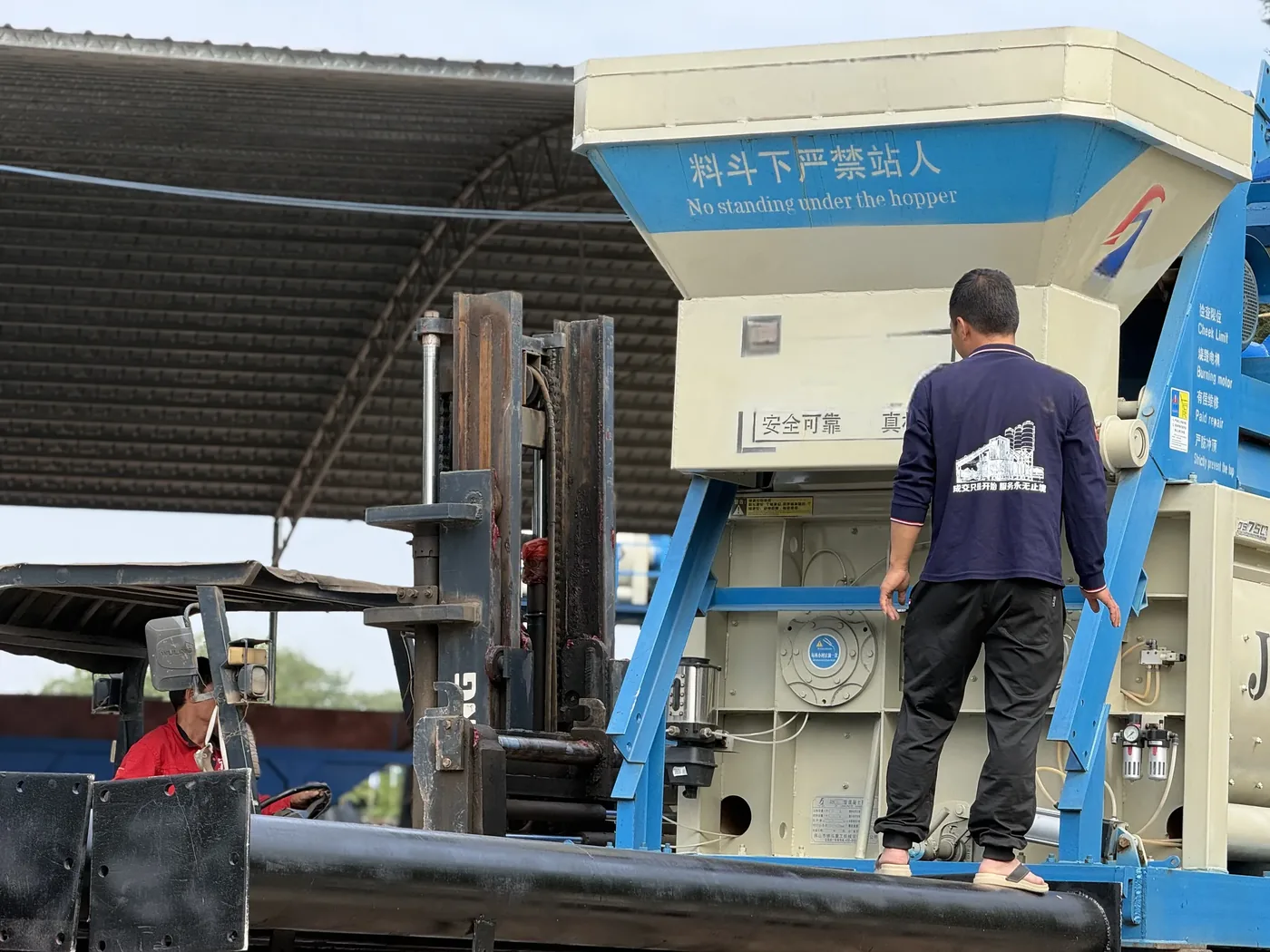 JS twin-shaft main mixer, used to display related equipment and structures of JS500 twin-shaft concrete mixer