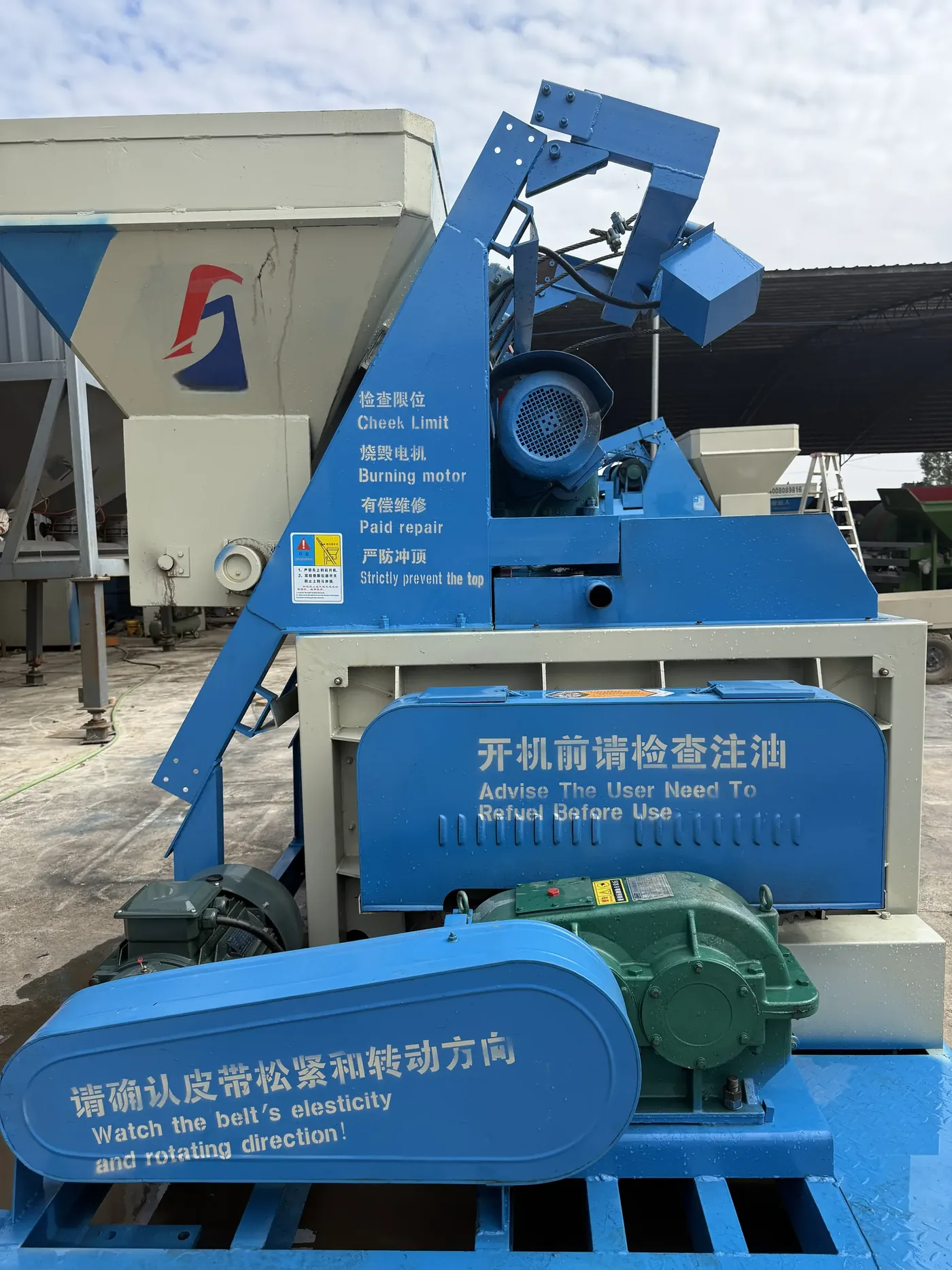 JS twin-shaft main mixer, used to display related equipment and structures of JS500 twin-shaft concrete mixer
