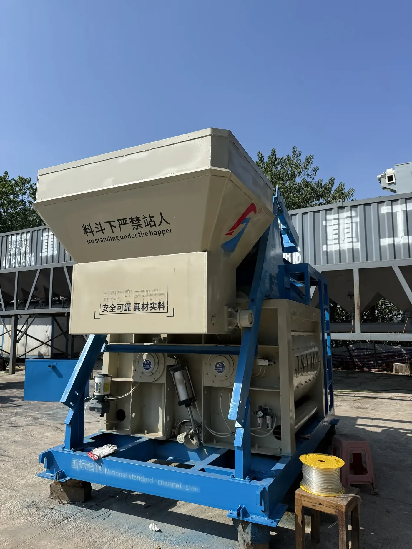 JS twin-shaft main mixer, used to show how to choose equipment and structures for concrete main mixer