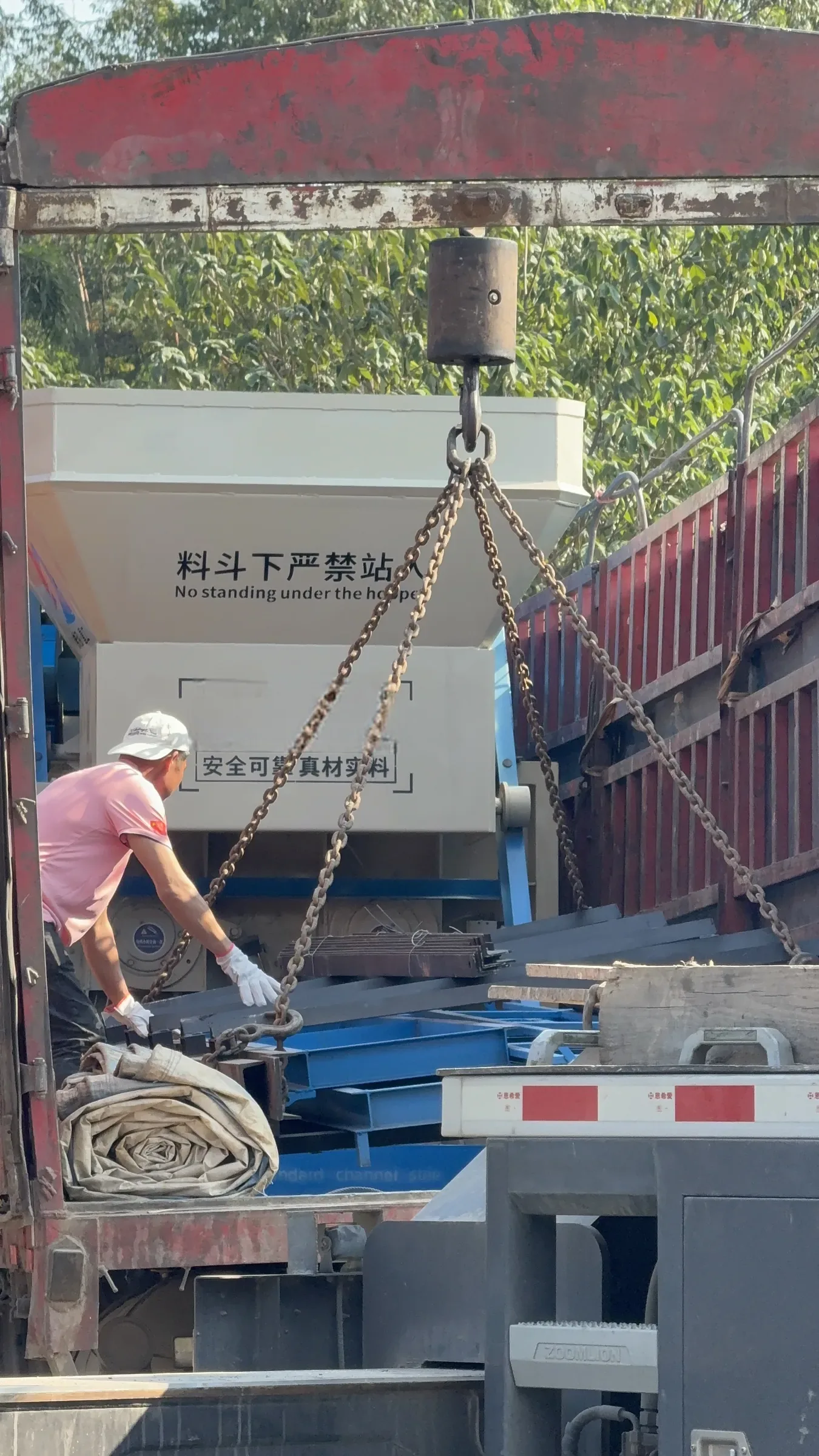 JS twin-shaft main mixer, used to display related equipment and structures of concrete mixer