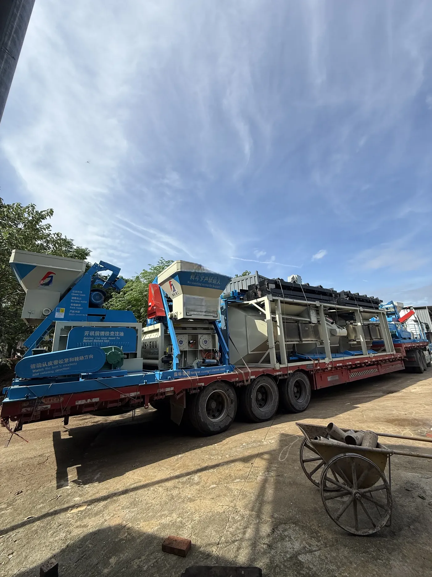 JS twin-shaft main mixer, used to display equipment and structures related to concrete mixing equipment