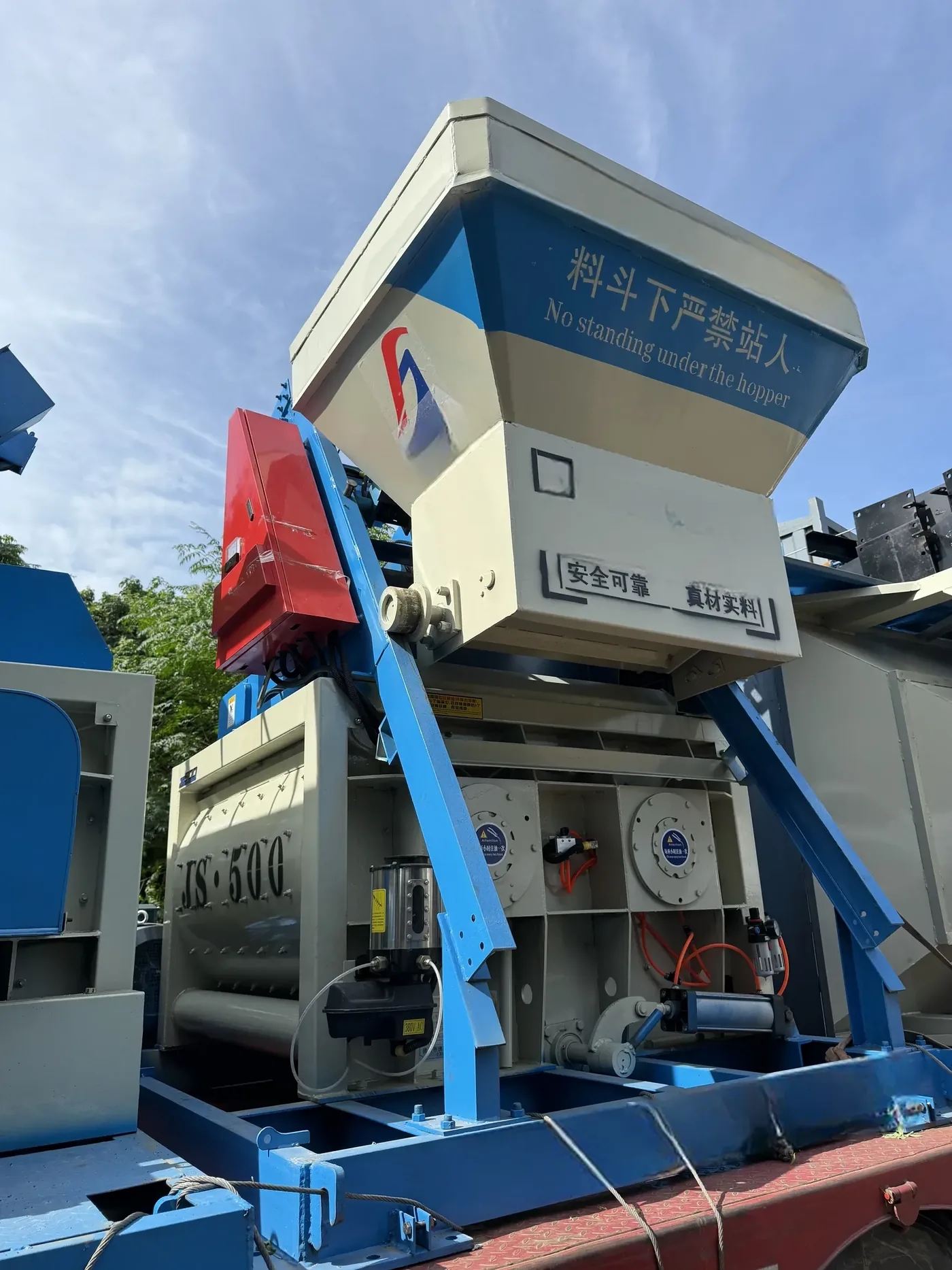 JS twin-shaft main mixer, used to show equipment and structures related to concrete batching plant maintenance checklists