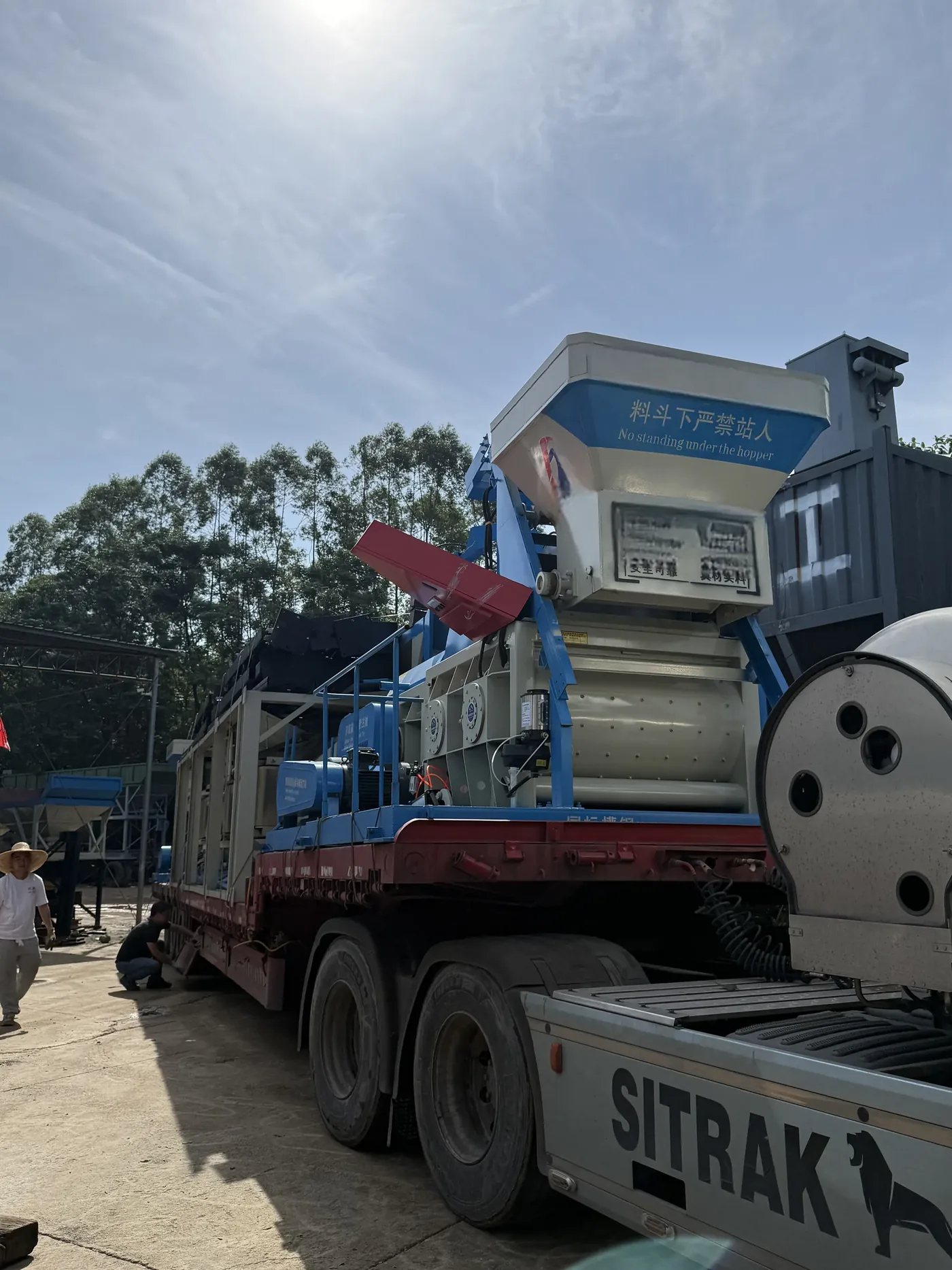 JS twin-shaft main mixer, used to show equipment and structures related to concrete batching plant maintenance checklists