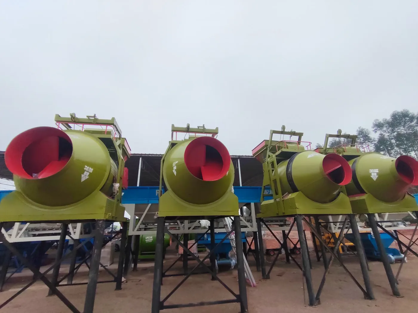Drum-type concrete mixing equipment, used to display JZC350 drum concrete mixer related equipment and structures