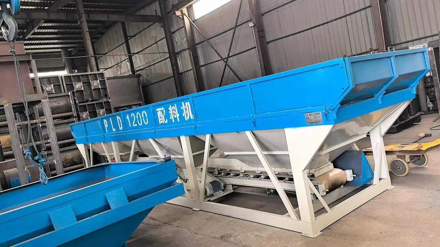 PLD aggregate batching equipment, used to display equipment and structures related to aggregate storage and feeding systems