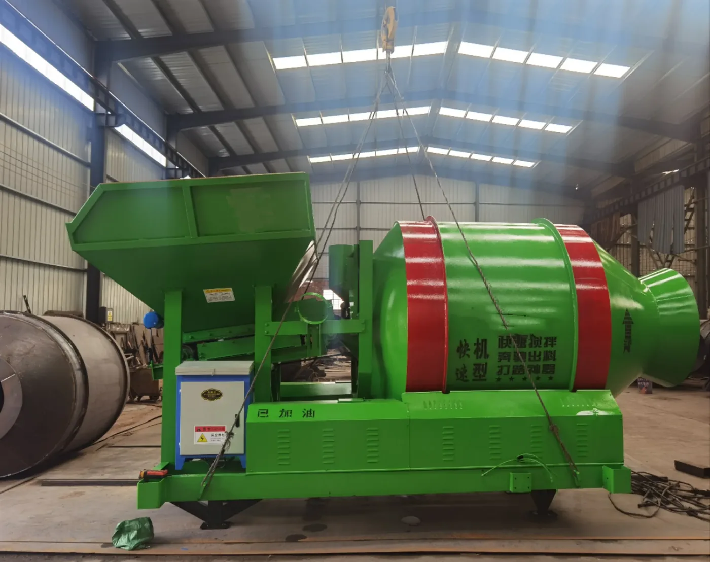 Fixed hopper concrete mixing equipment, used to display equipment and structures related to the hopper feeding type concrete mixing equipment
