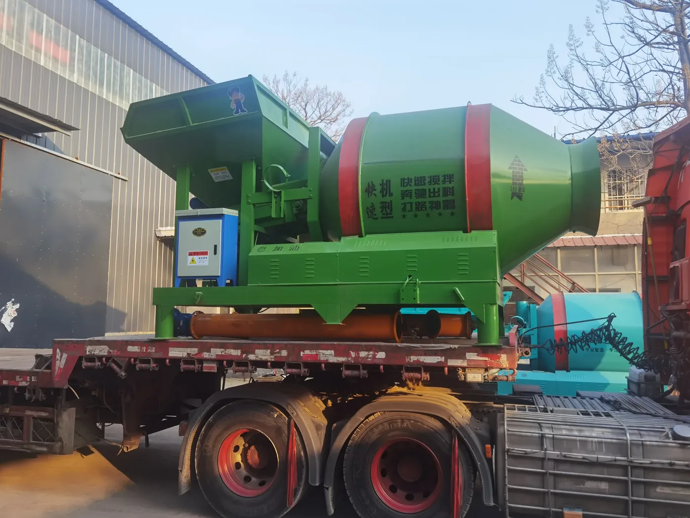 Fixed hopper concrete mixing equipment, used to display equipment and structures related to the hopper feeding type concrete mixing equipment