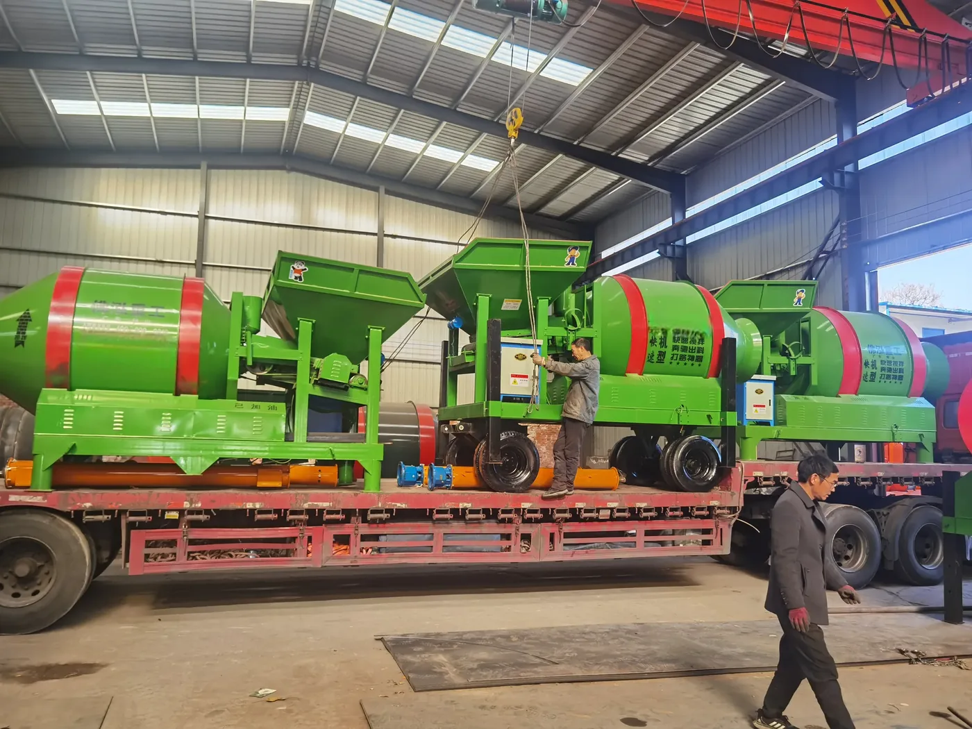 Fixed hopper concrete mixing equipment, used to display equipment and structures related to the hopper feeding type concrete mixing equipment