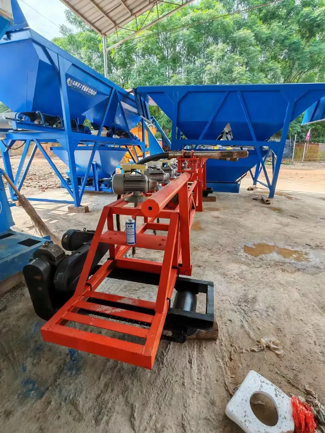 concrete paving equipment, used to display related equipment and structures