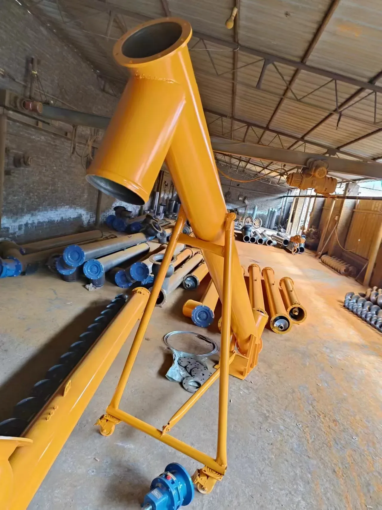 LSY screw conveying equipment, used to show common issues in the procurement of concrete equipment related equipment and structures.