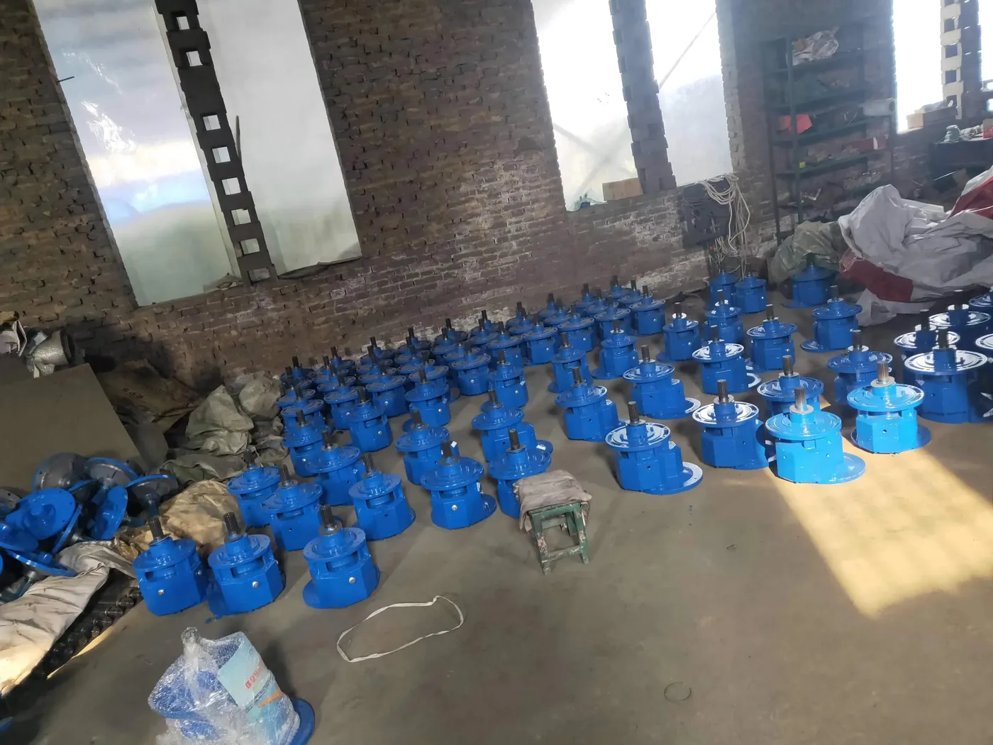 LSY screw conveying equipment, used to display powder material storage and equipment and structures related to conveying system