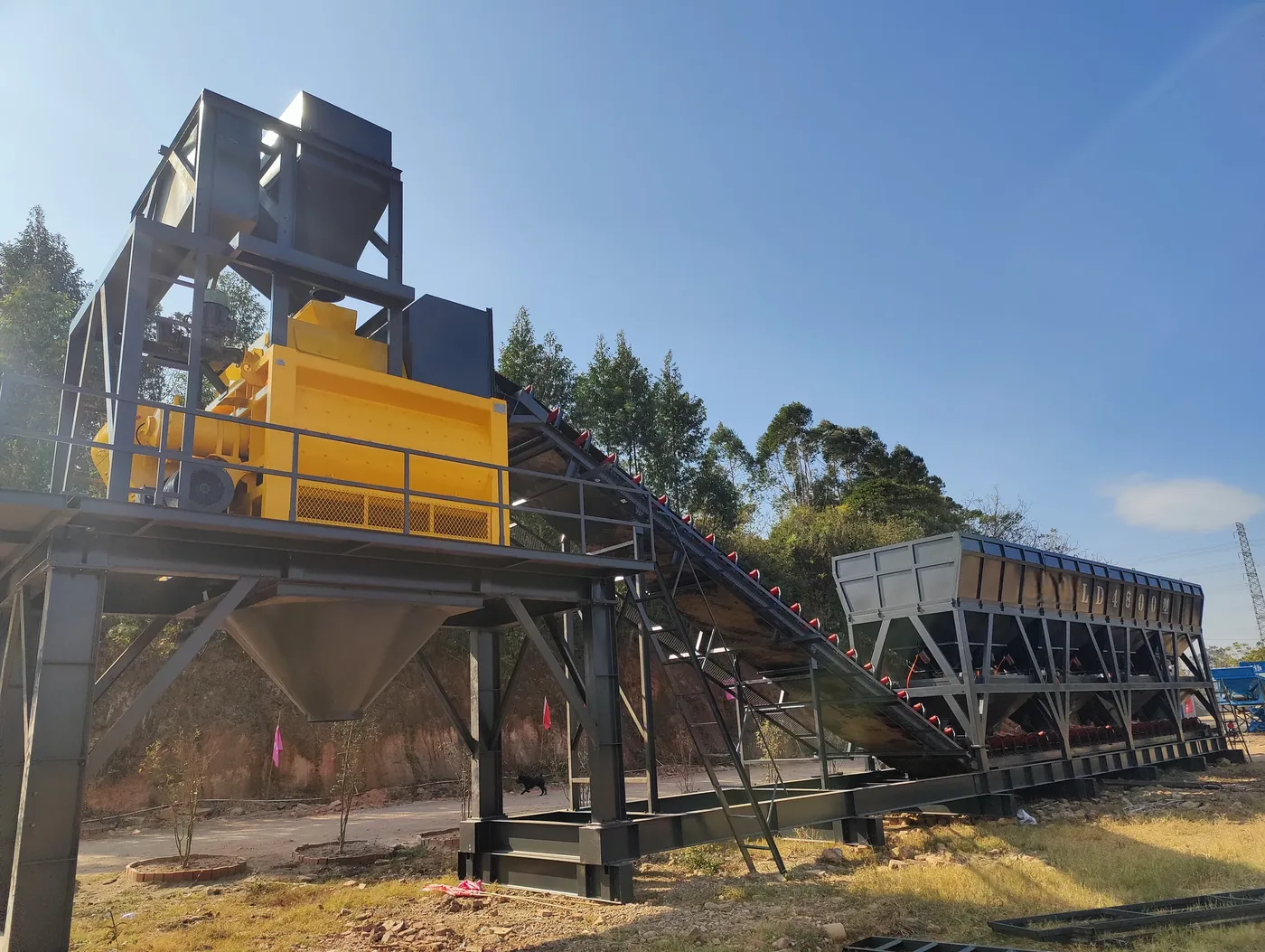 Modular batching, conveying, and mixing system, used to show how to compare different batching plant quotation related equipment and structures