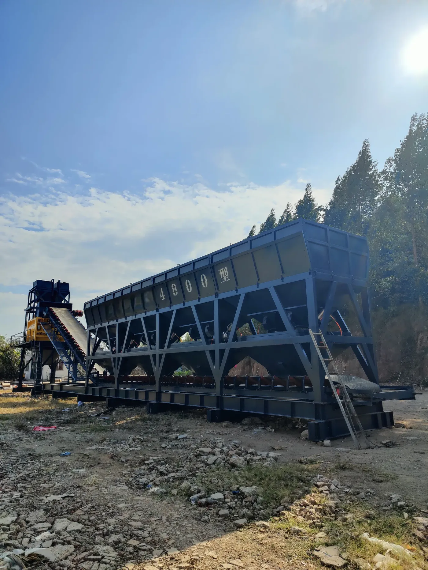 Modular batching, conveying, and mixing systems, used to display a comparison between horizontal and tower-style batching plant related equipment and structures.