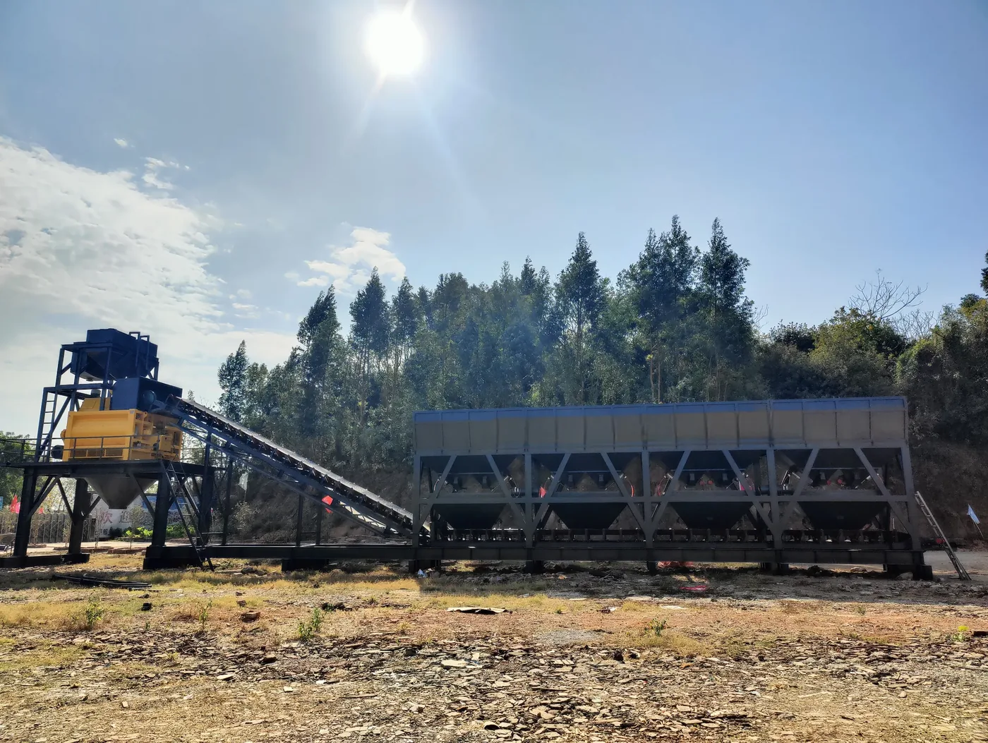 Modular batching, conveying, and mixing system, used to display equipment and structures related to the composition of the large concrete batching plant system